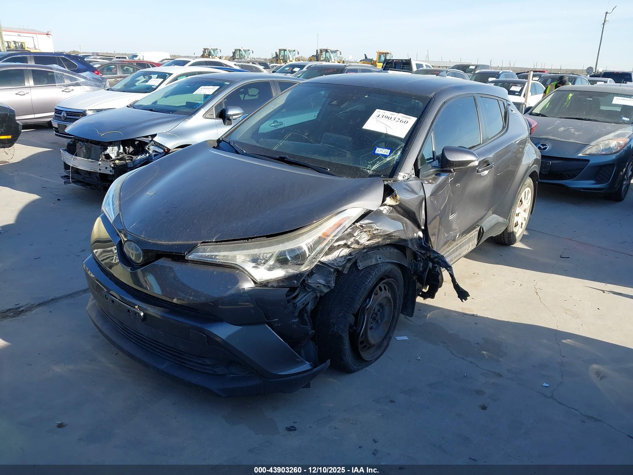 TOYOTA C-HR image 2