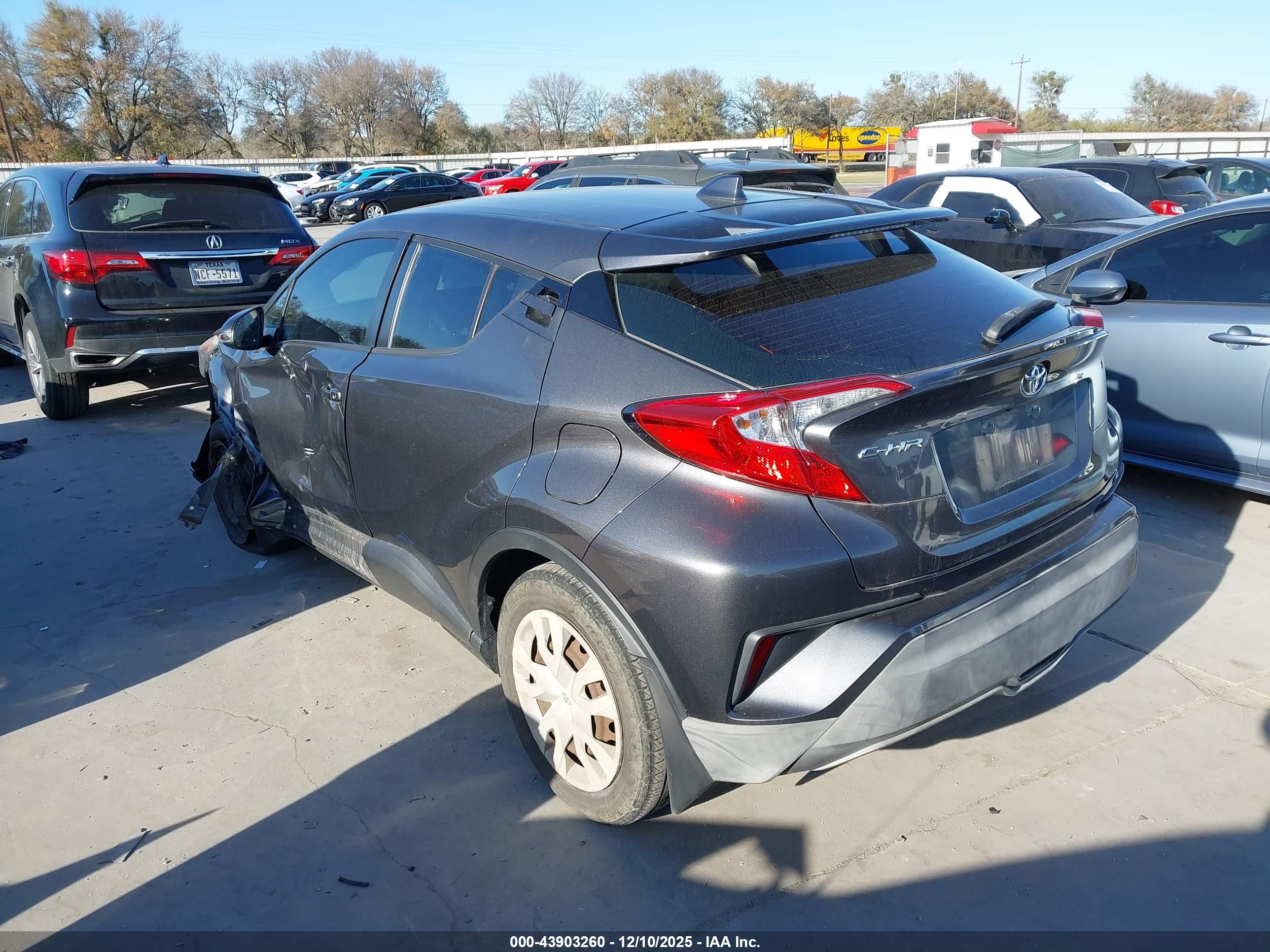 TOYOTA C-HR image 3
