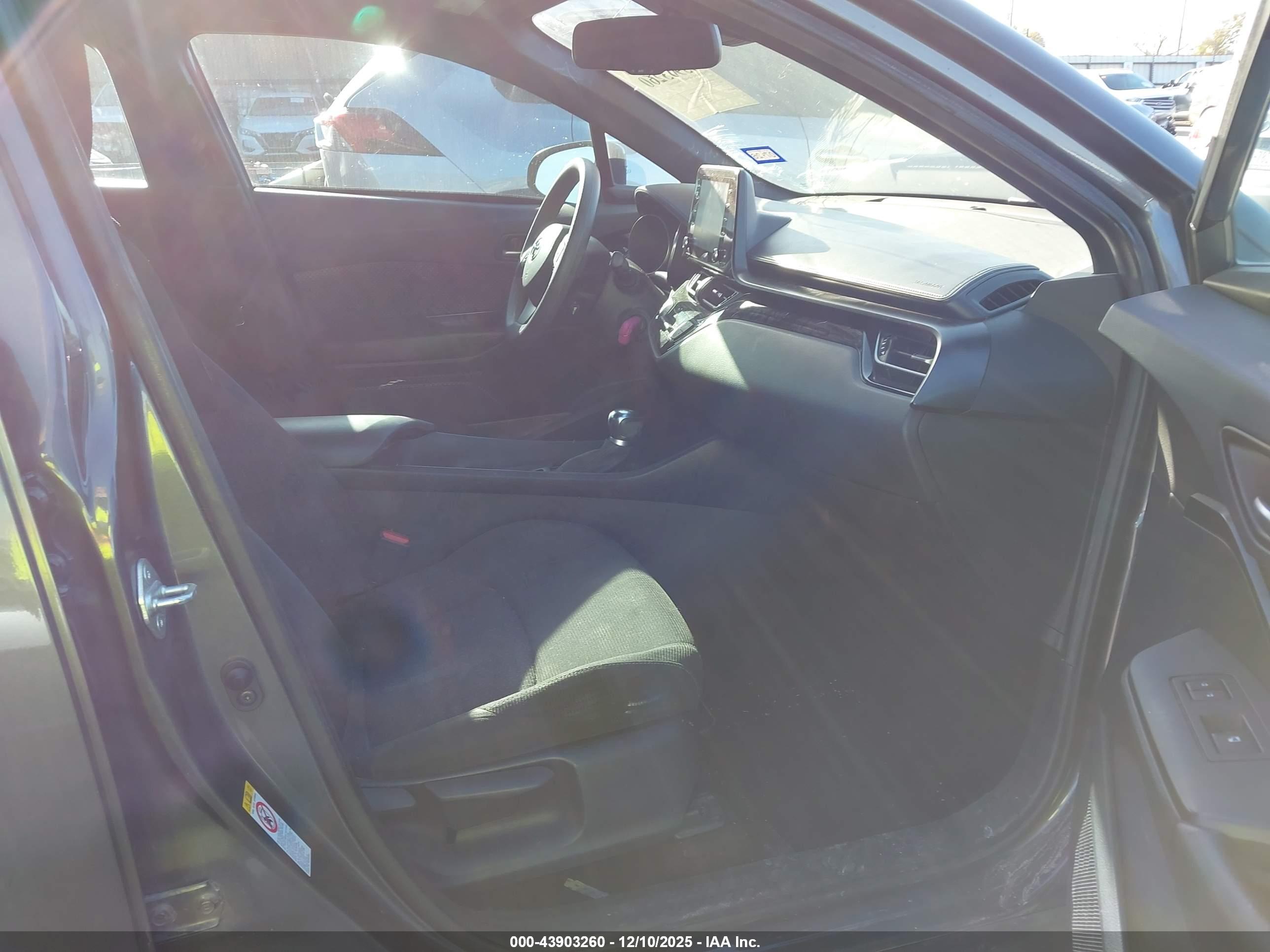 TOYOTA C-HR image 5