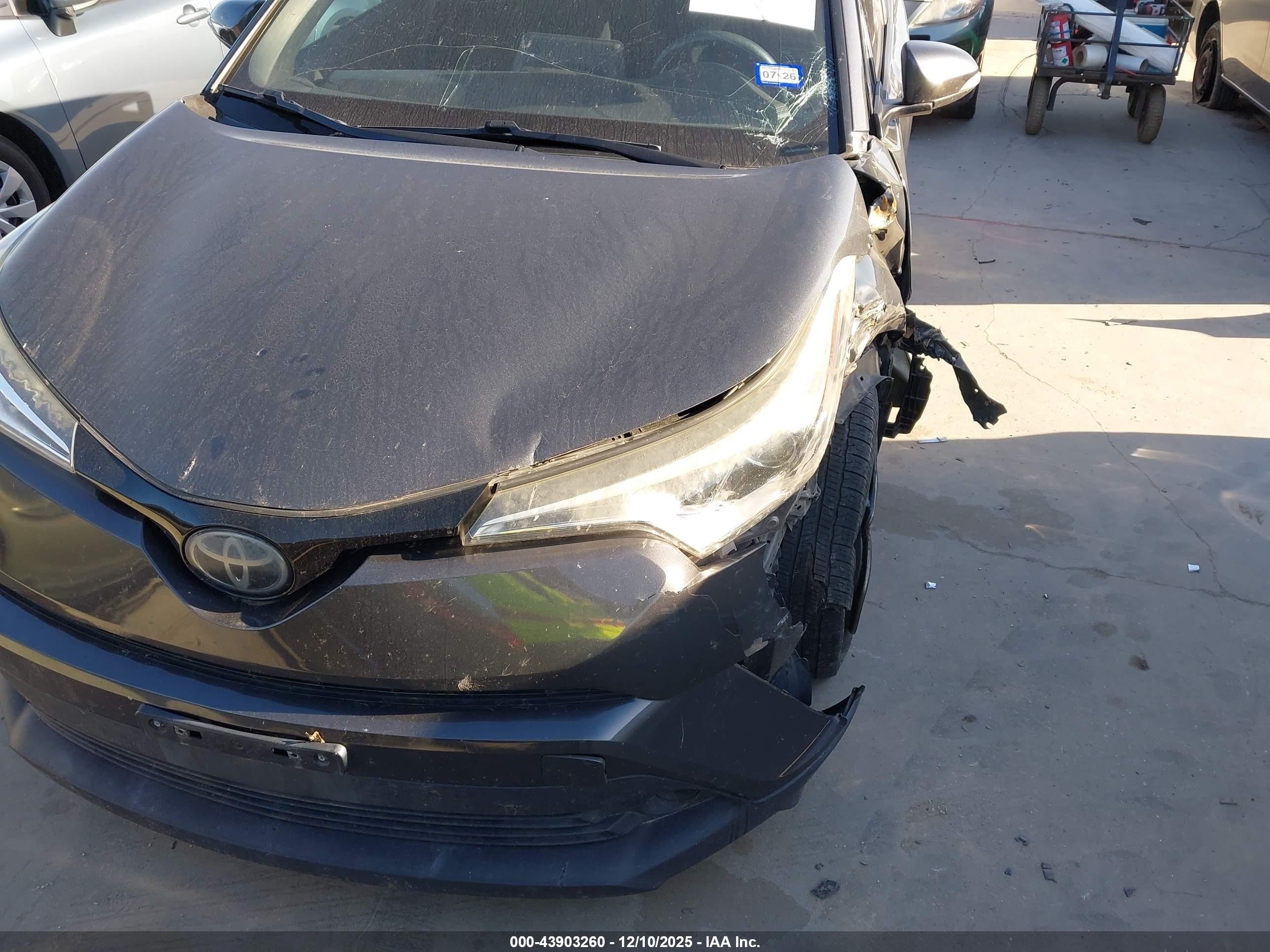 TOYOTA C-HR image 6