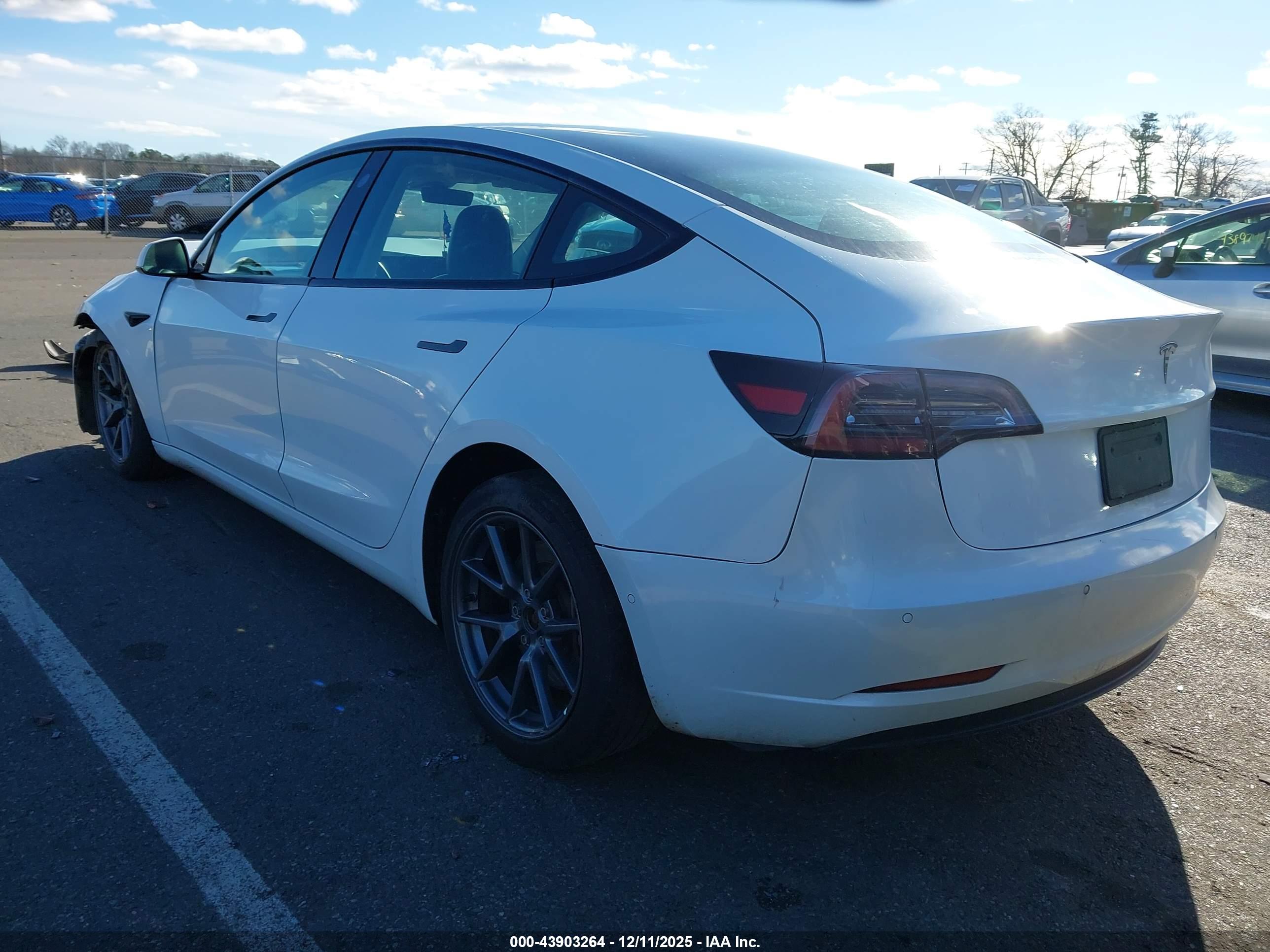 TESLA MODEL image 3