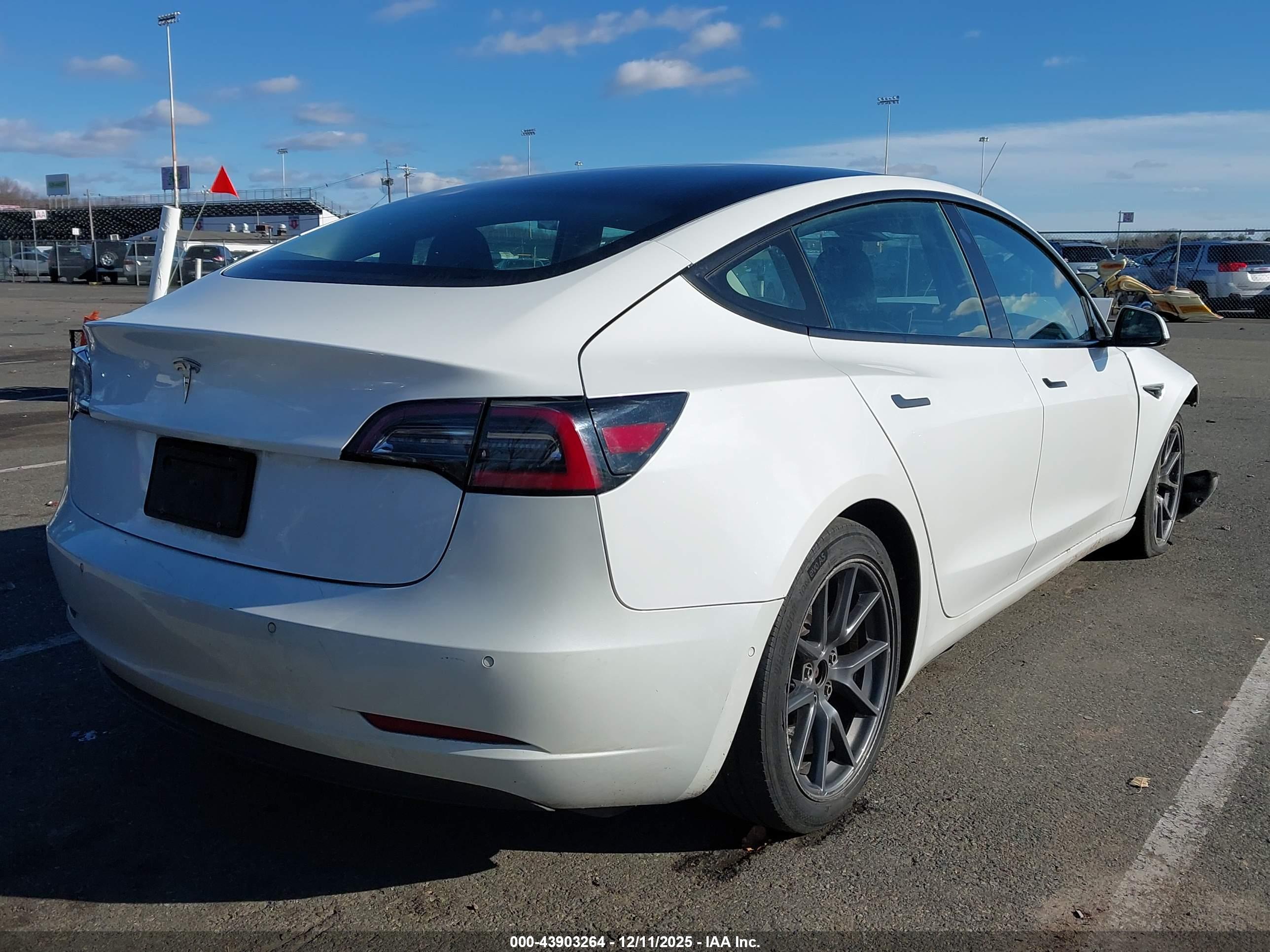 TESLA MODEL image 4