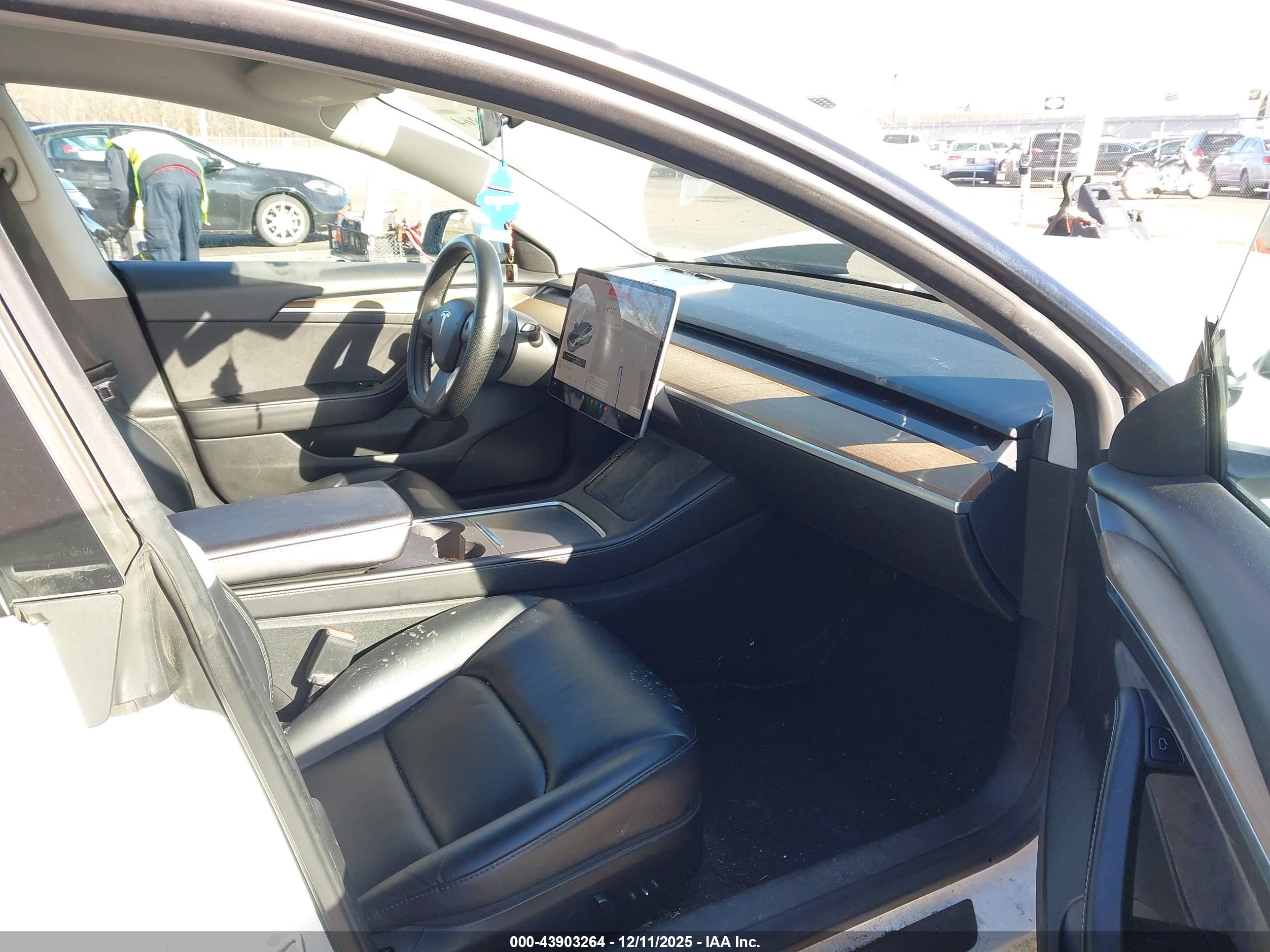 TESLA MODEL image 5