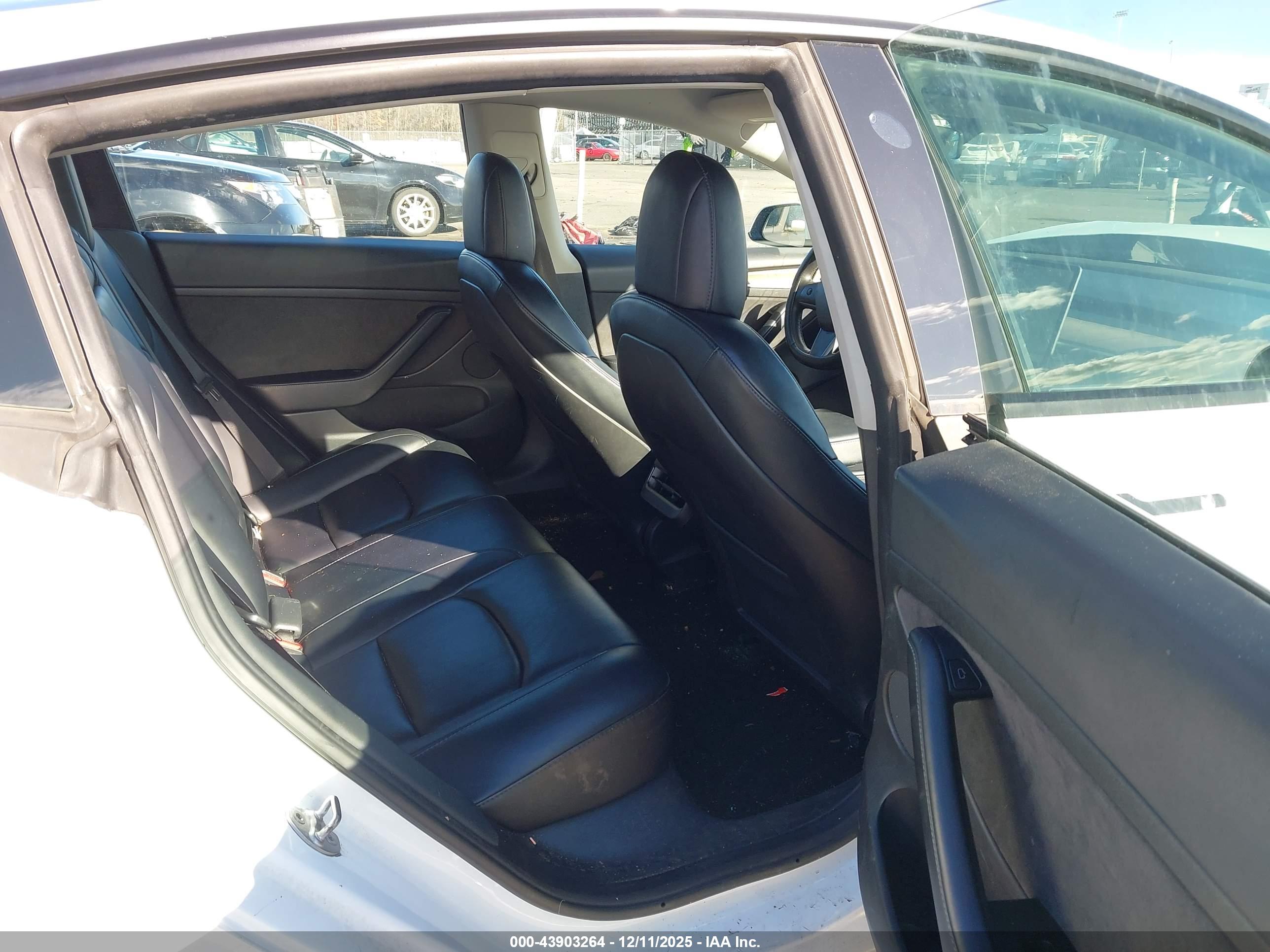 TESLA MODEL image 8