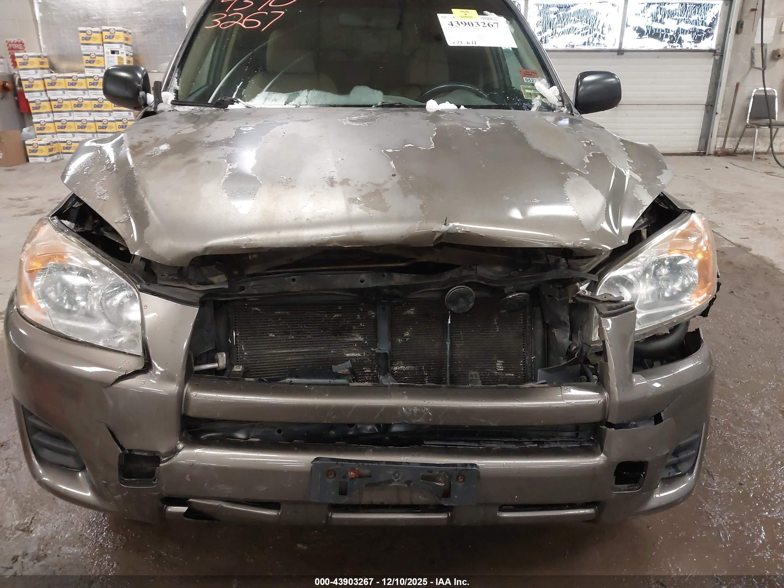TOYOTA RAV4 image 6