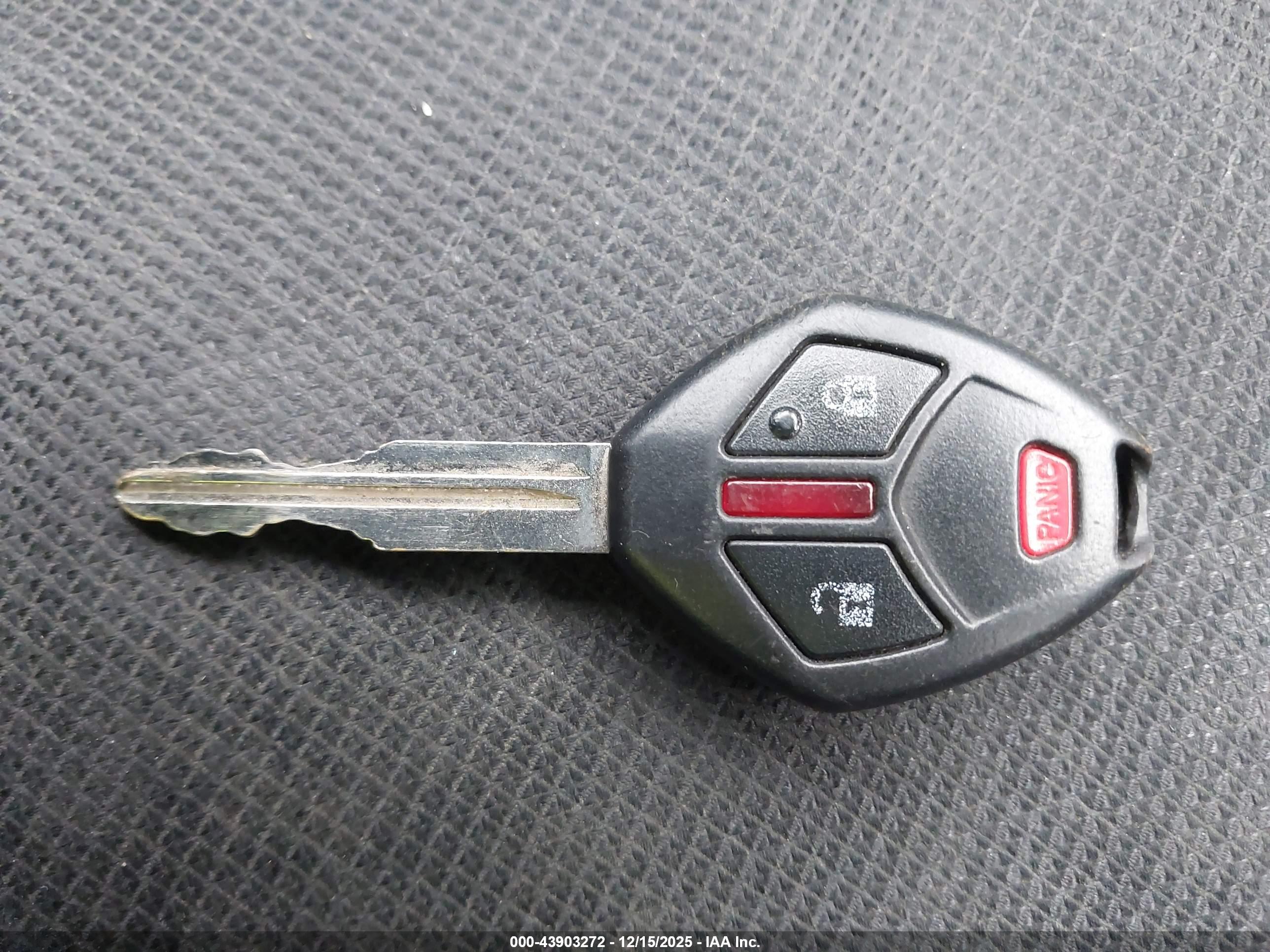 MITSUBISHI OUTLANDER image 11