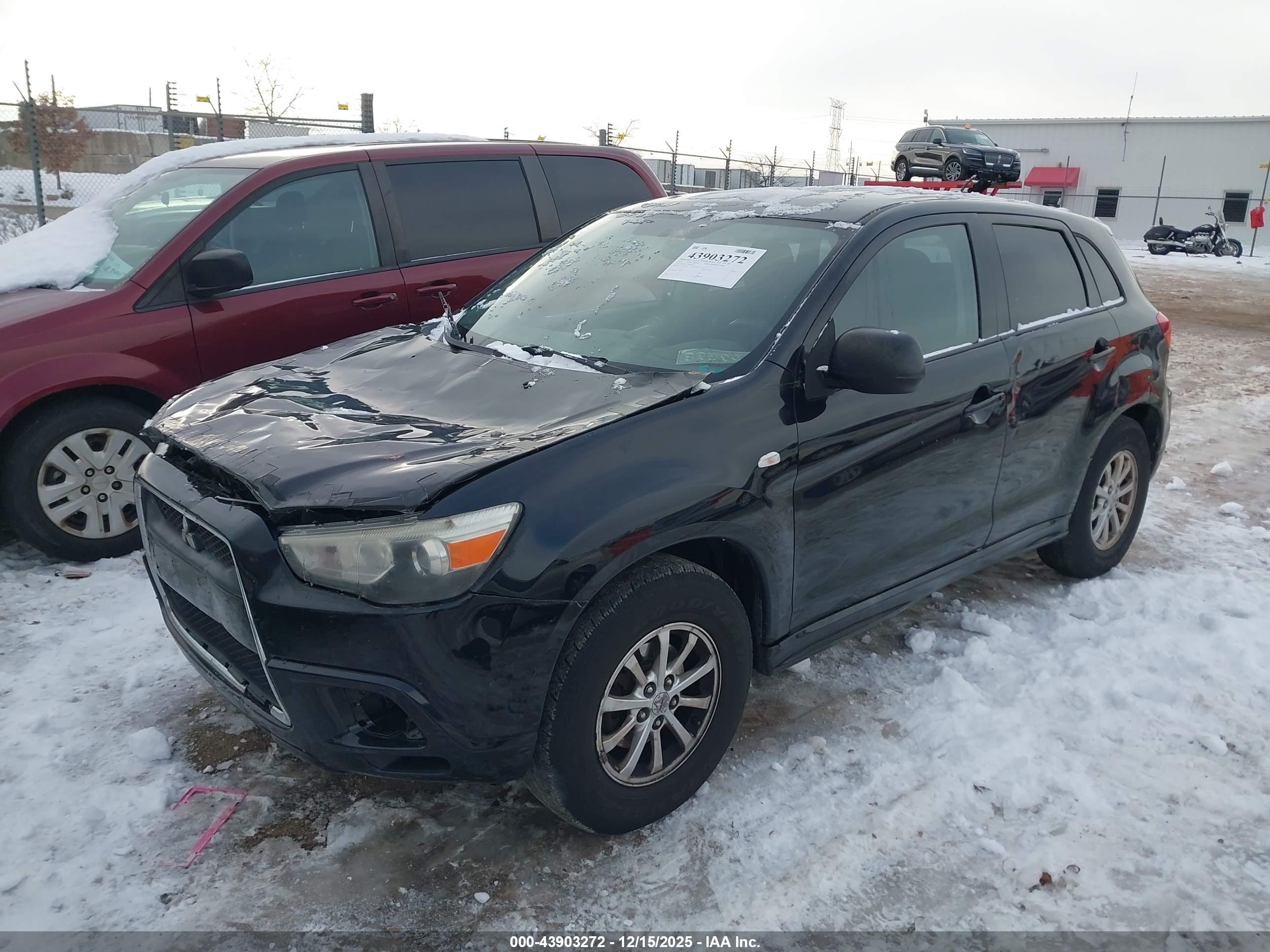 MITSUBISHI OUTLANDER image 2