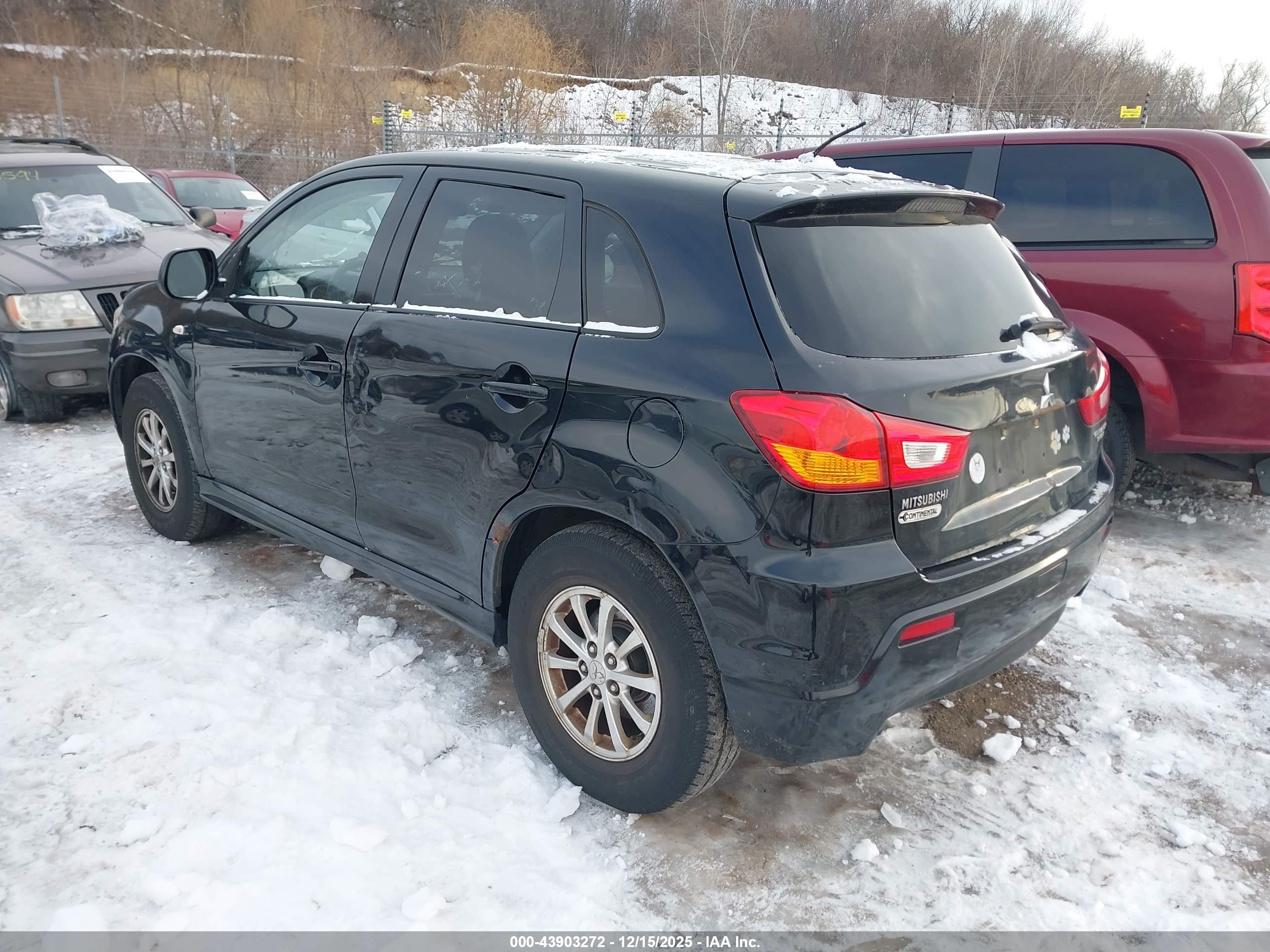 MITSUBISHI OUTLANDER image 3