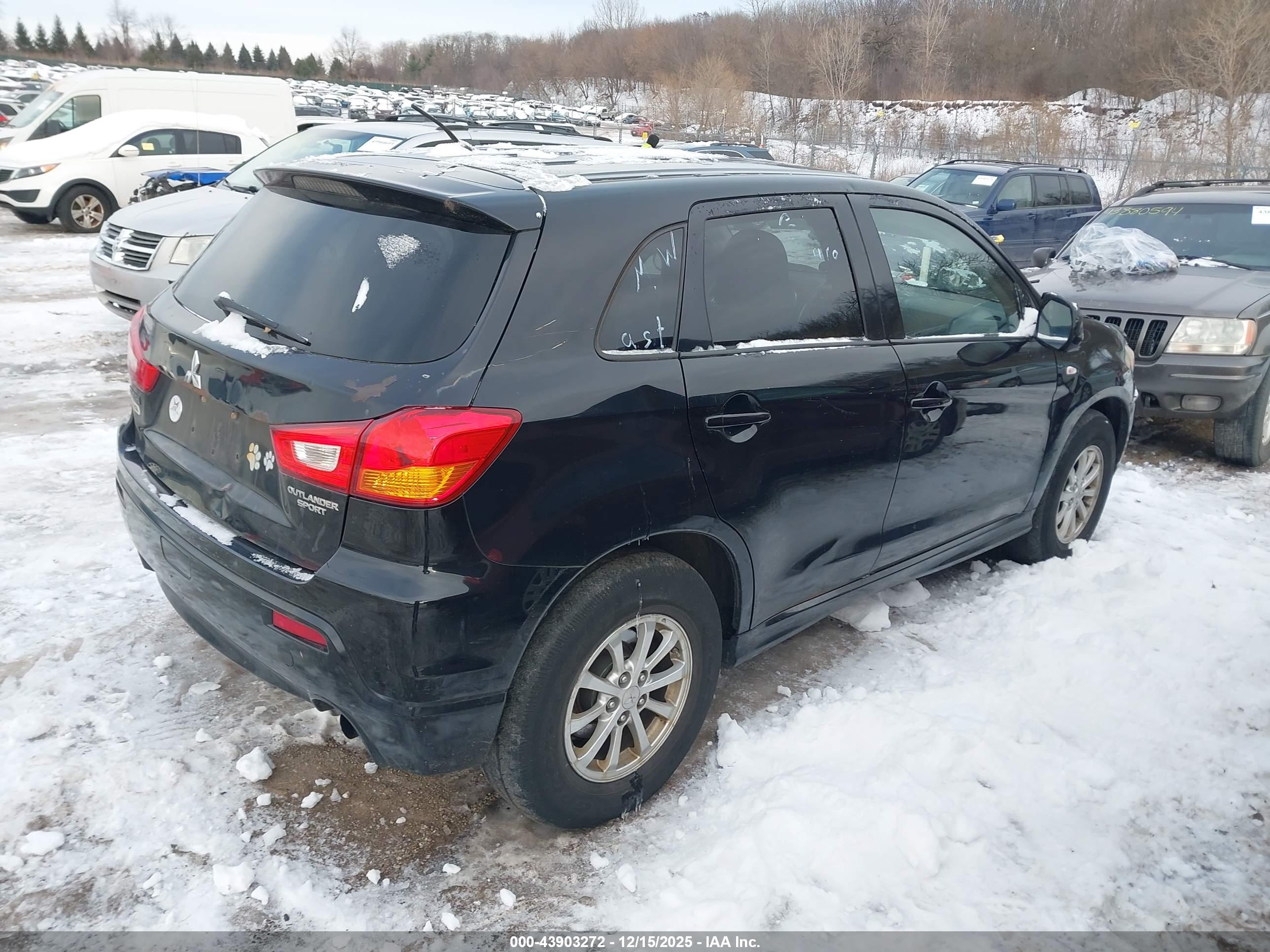 MITSUBISHI OUTLANDER image 4