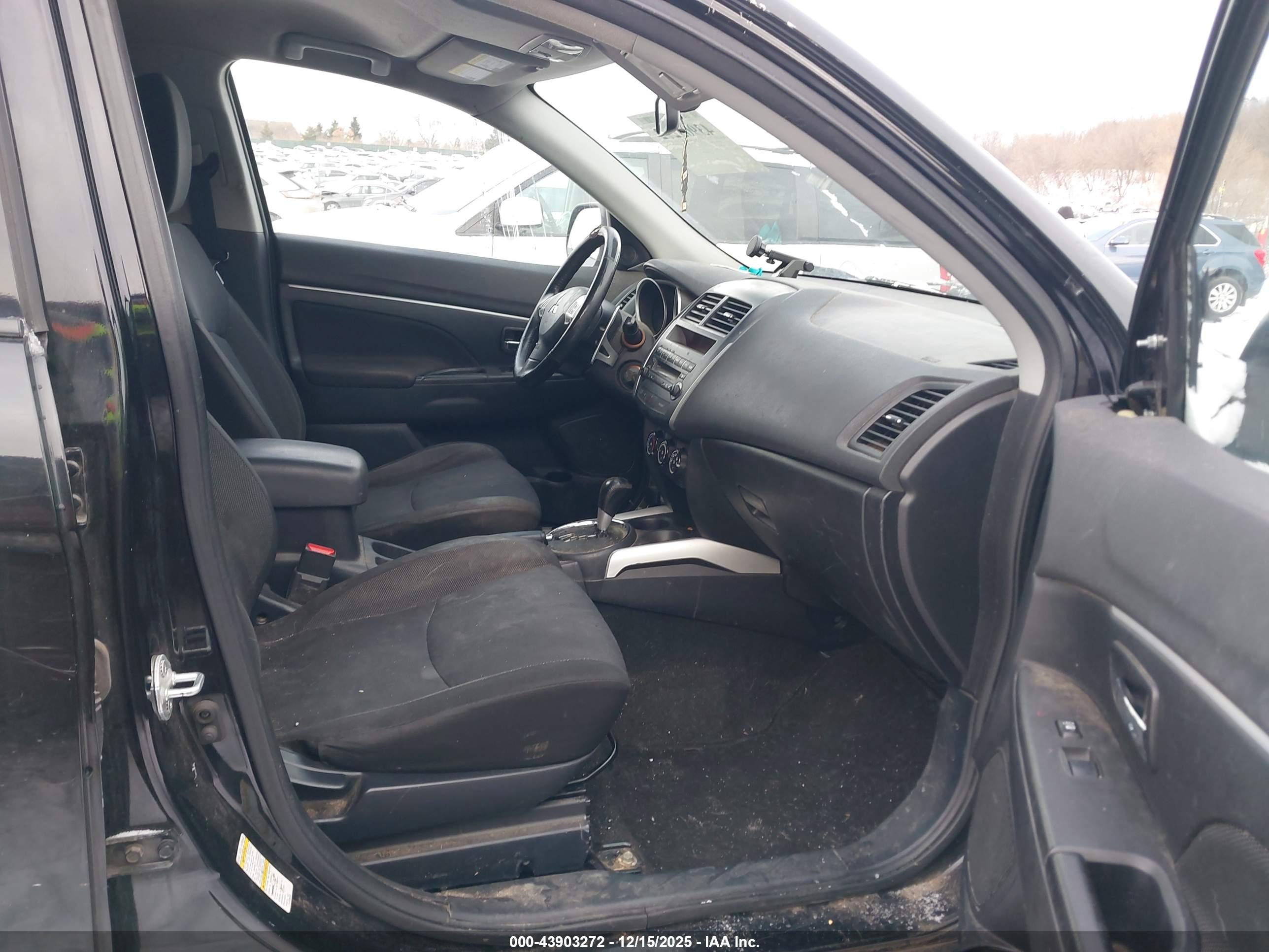 MITSUBISHI OUTLANDER image 5