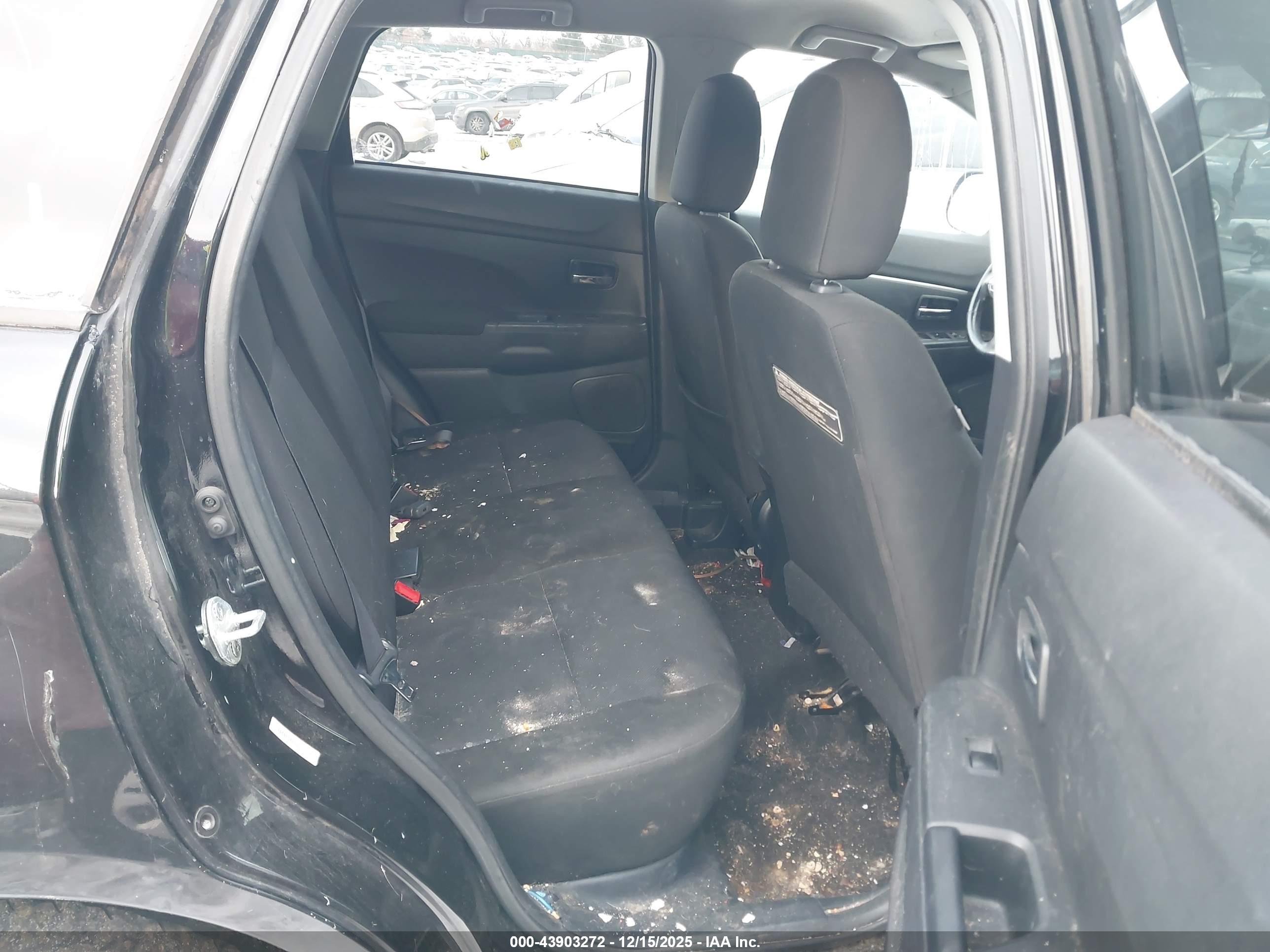 MITSUBISHI OUTLANDER image 8