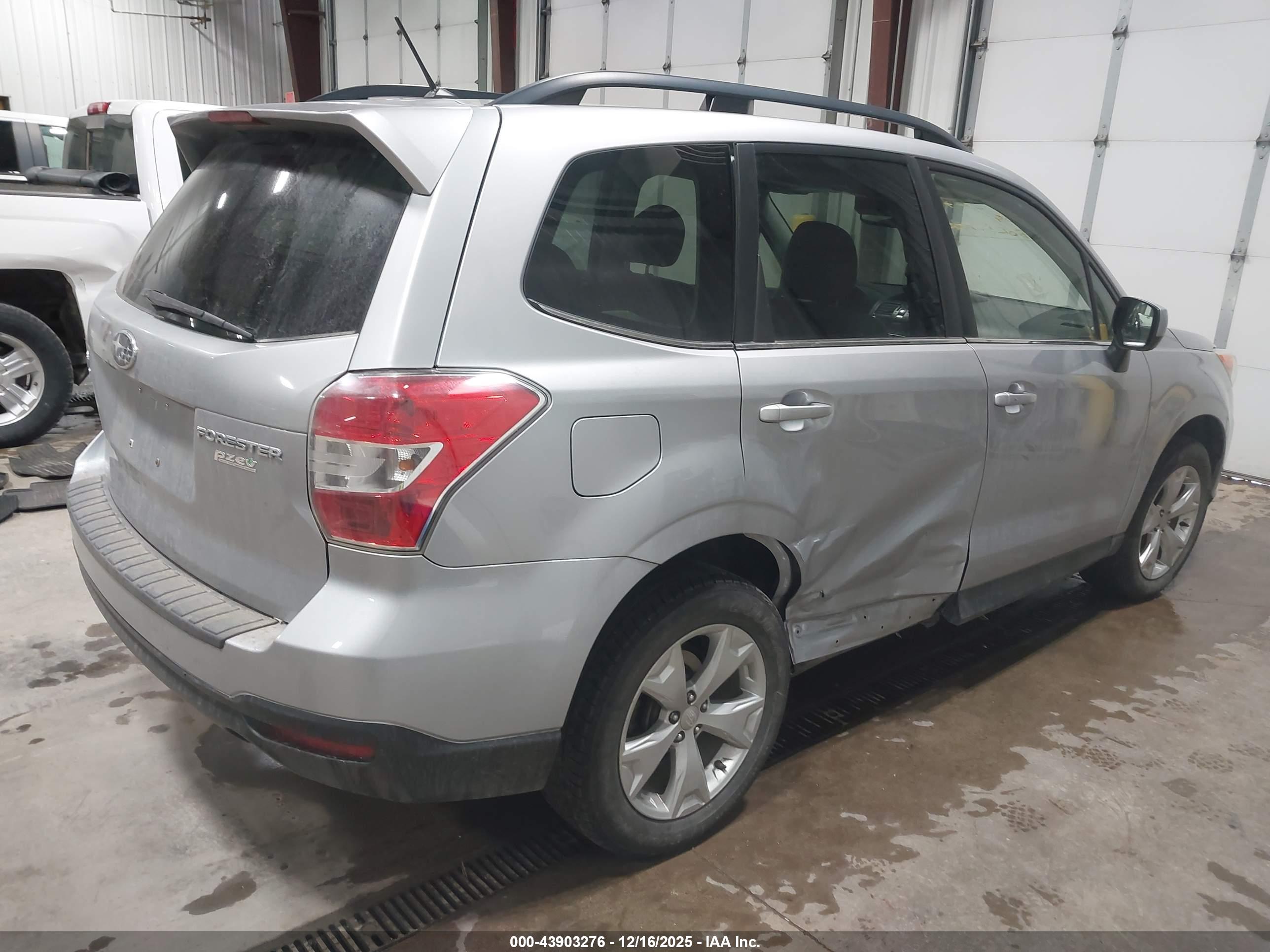 SUBARU FORESTER image 4