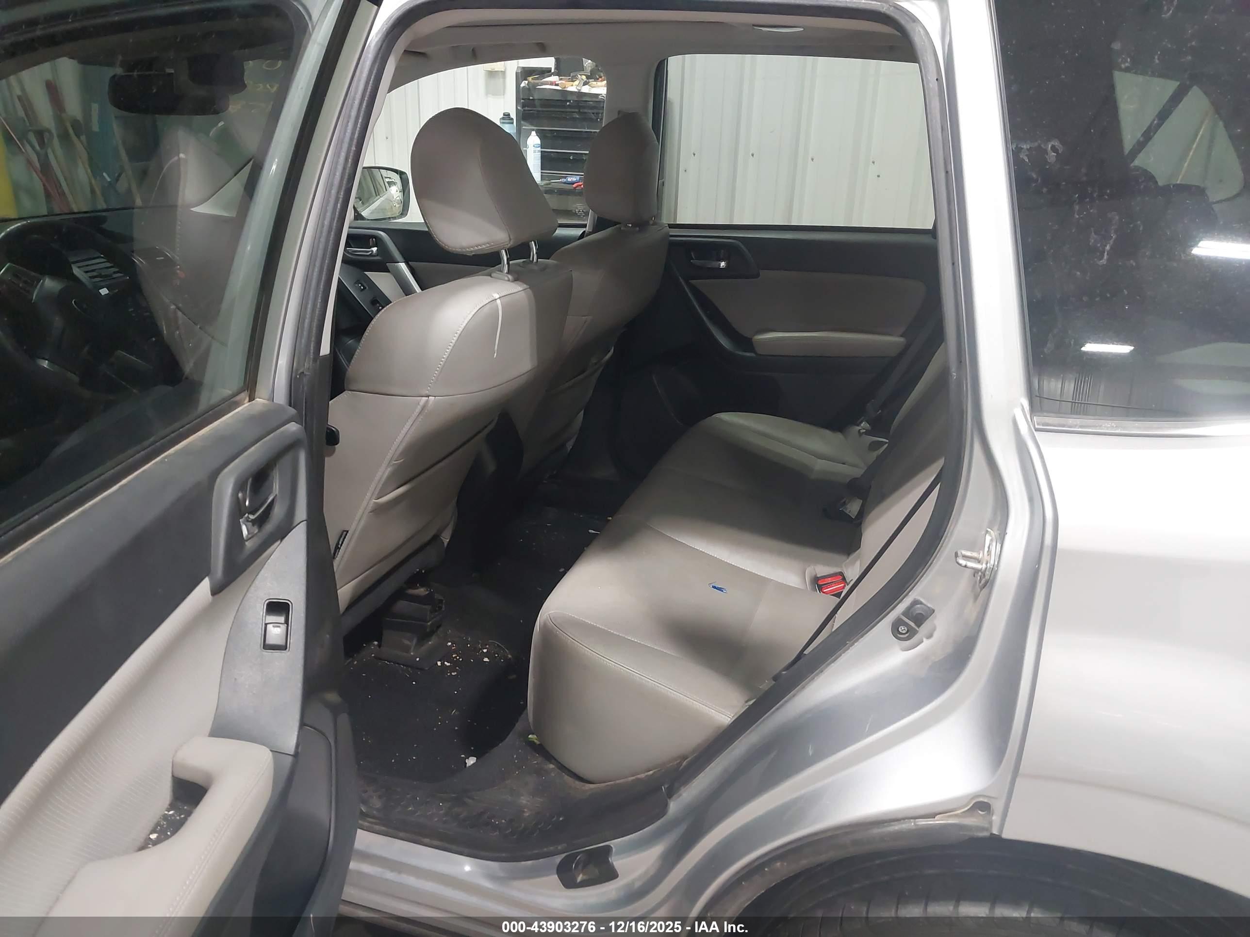 SUBARU FORESTER image 8
