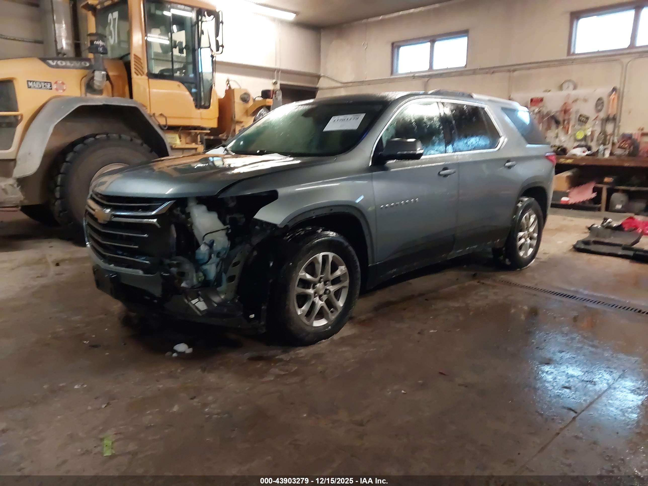 CHEVROLET TRAVERSE image 2