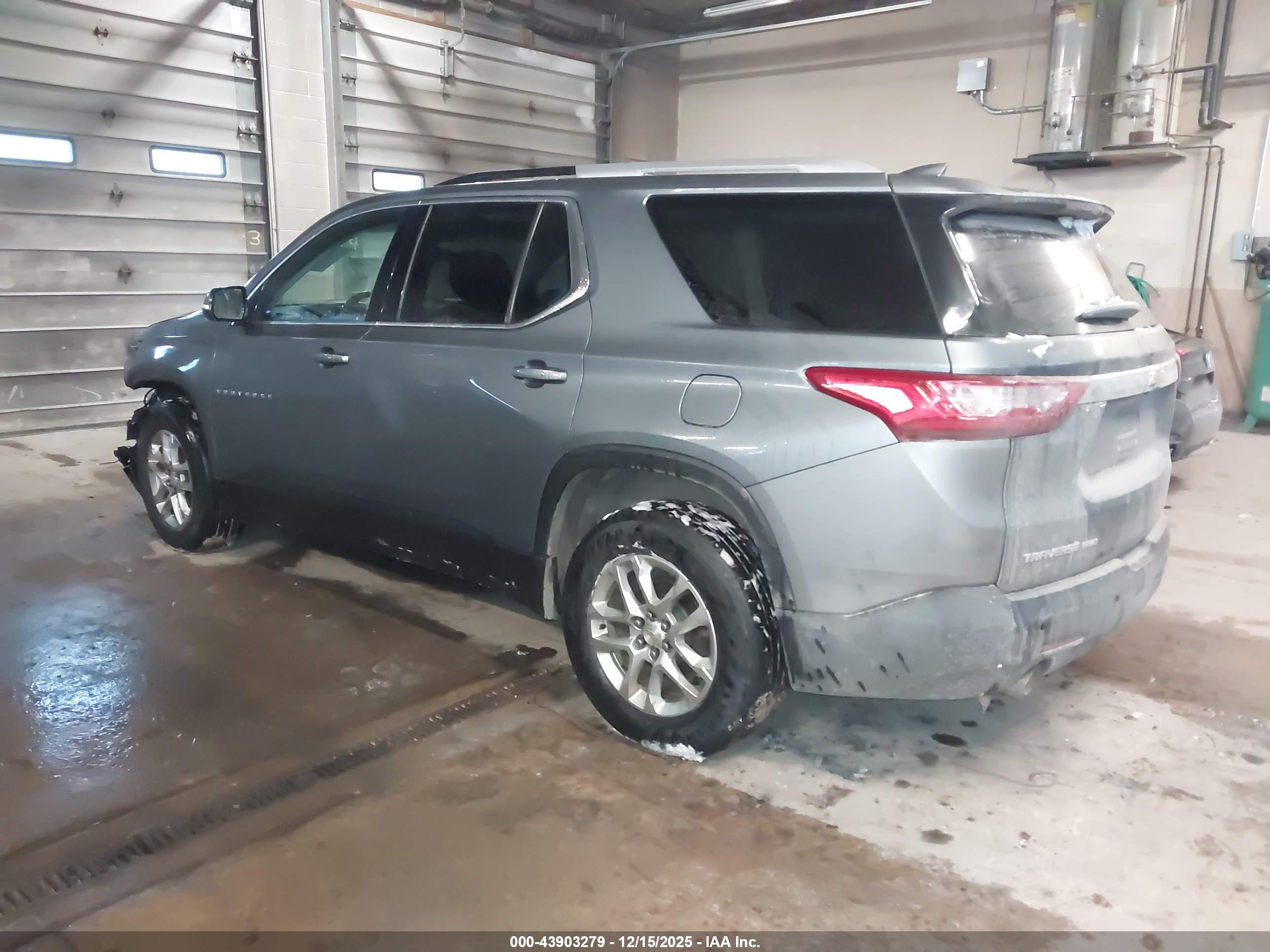 CHEVROLET TRAVERSE image 3