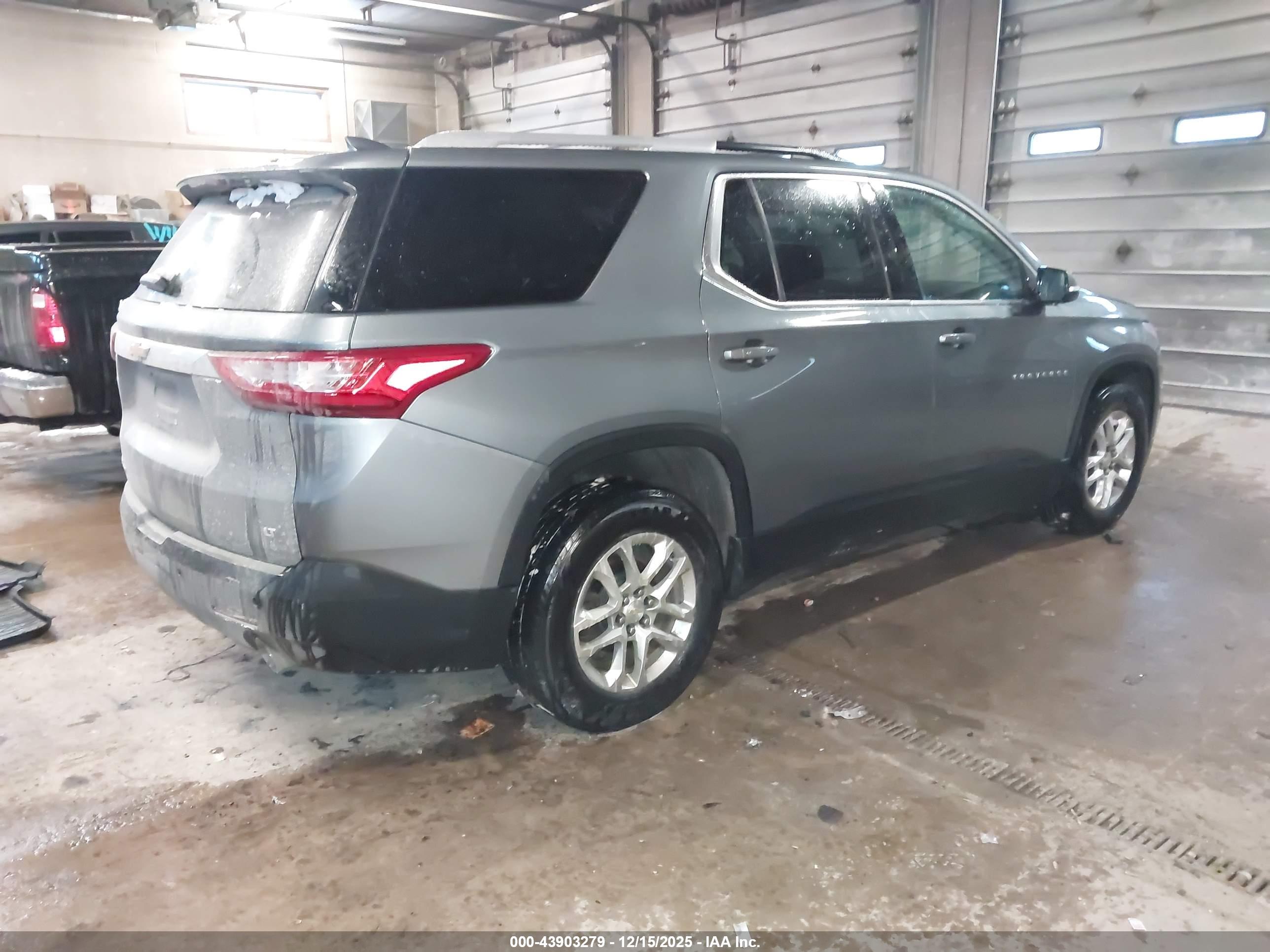 CHEVROLET TRAVERSE image 4