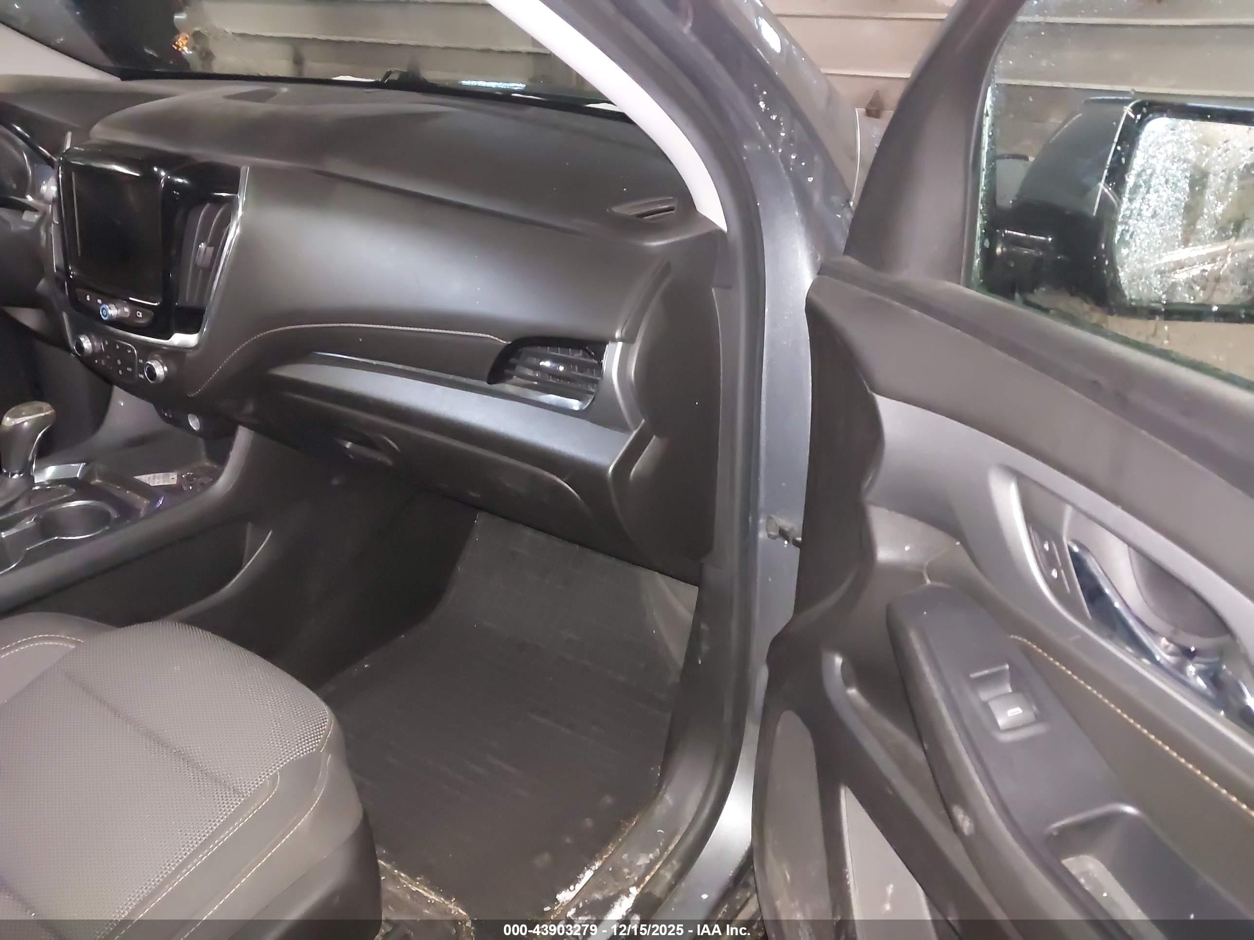 CHEVROLET TRAVERSE image 5