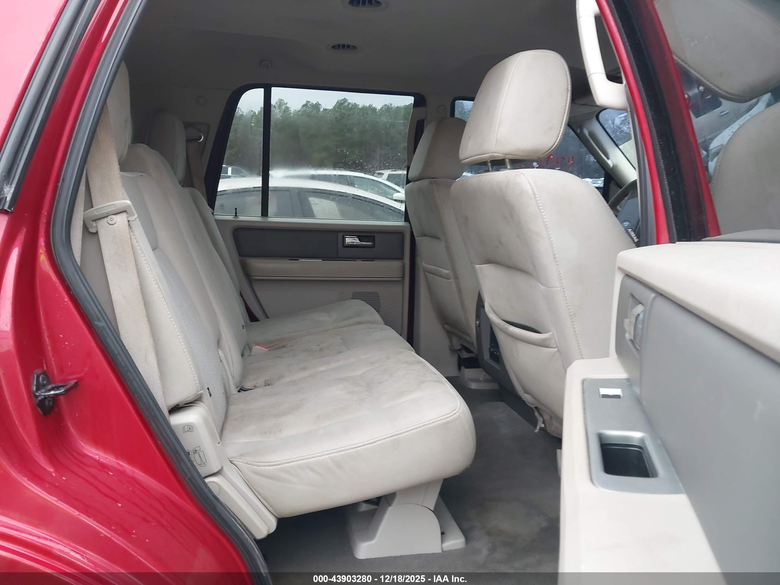 FORD EXPEDITION image 8