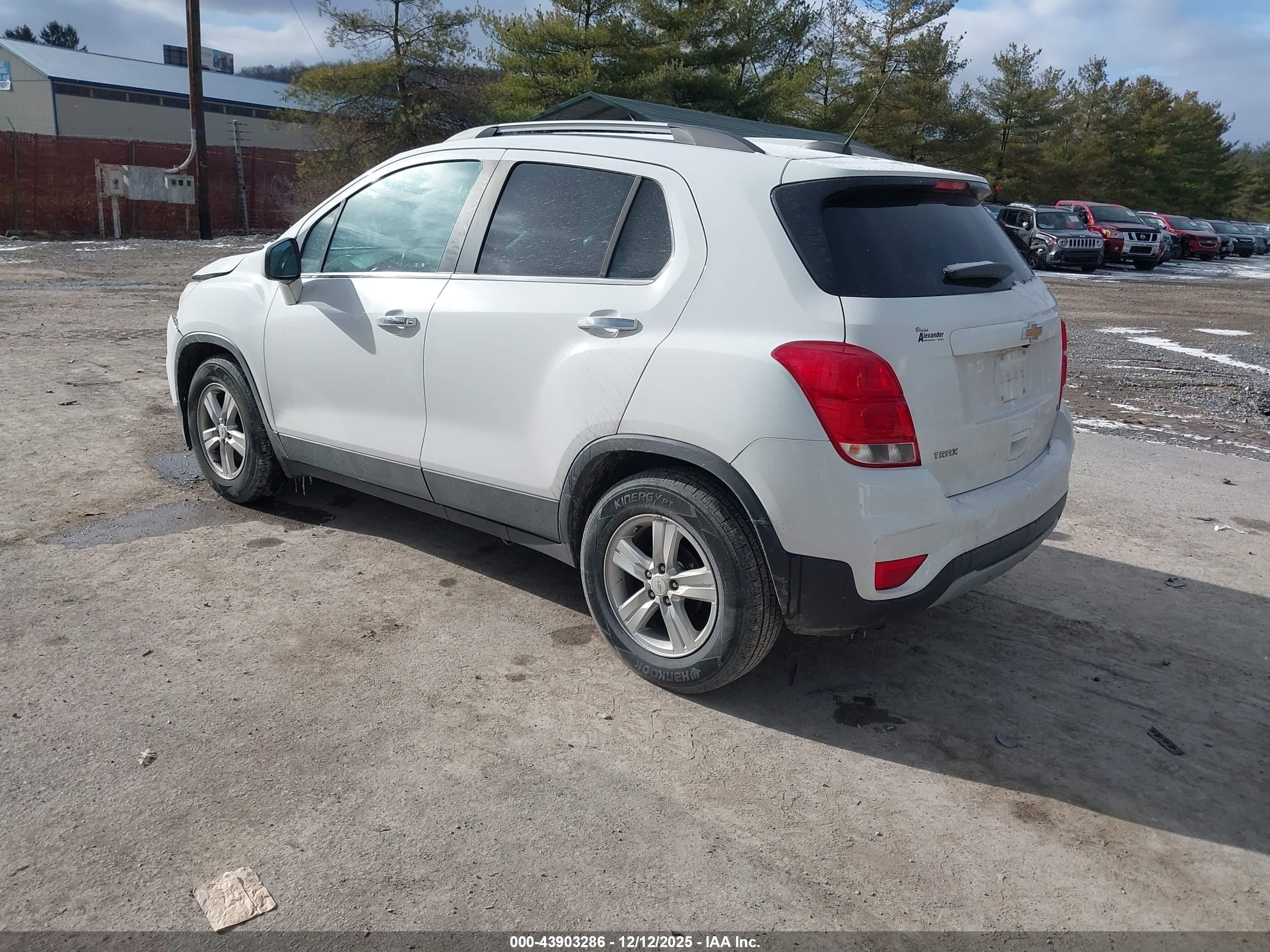 CHEVROLET TRAX image 3