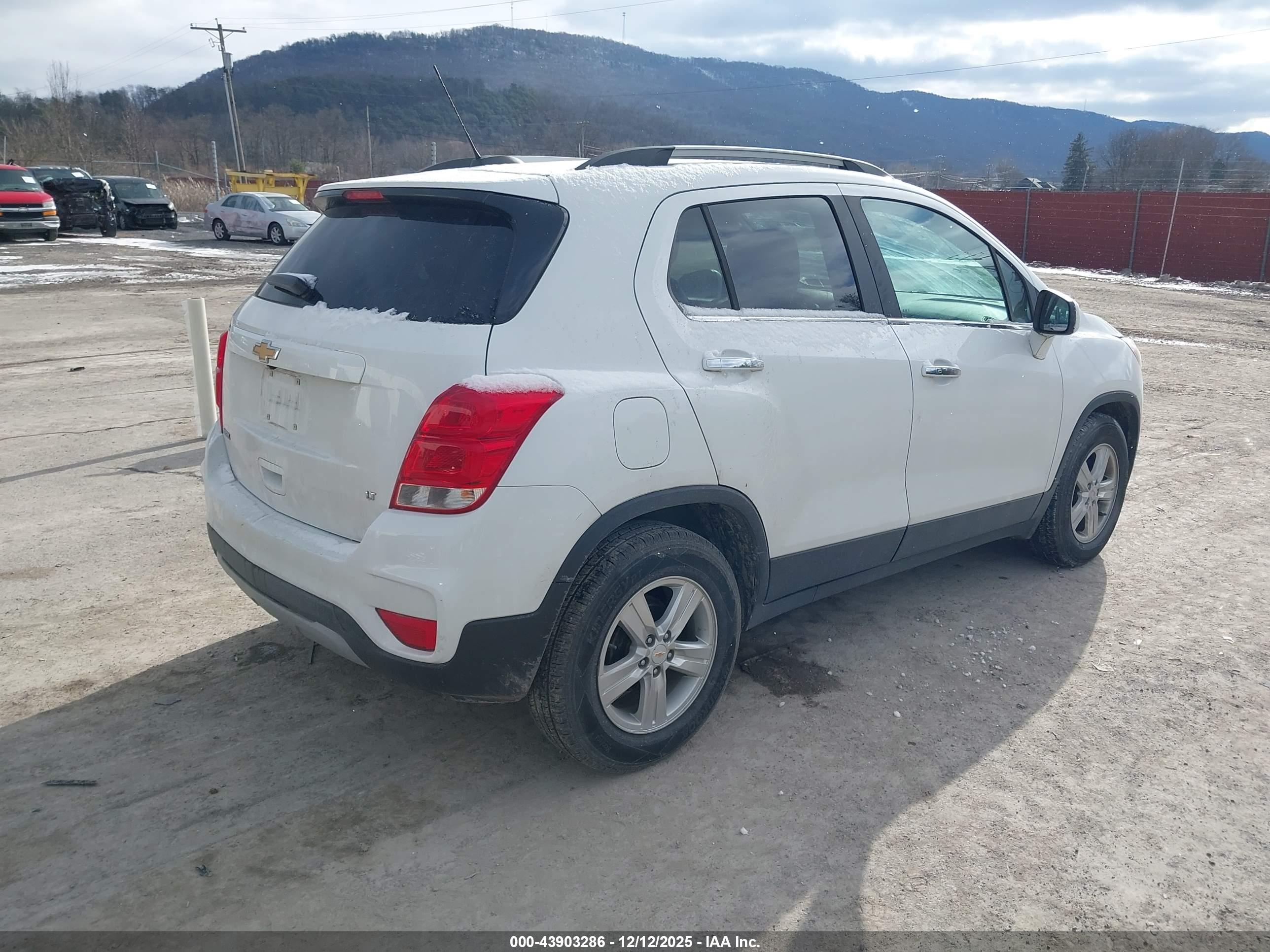 CHEVROLET TRAX image 4