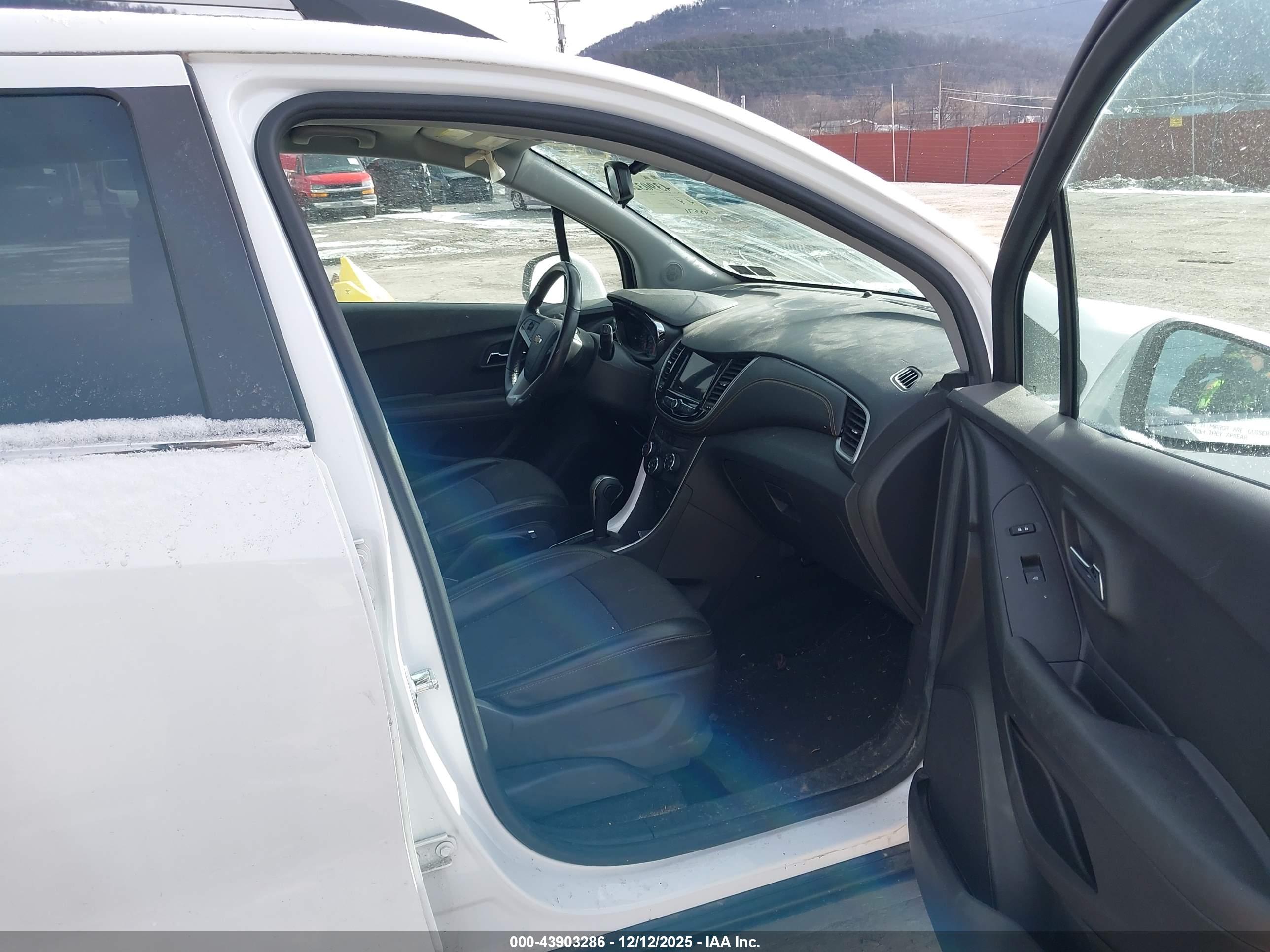 CHEVROLET TRAX image 5