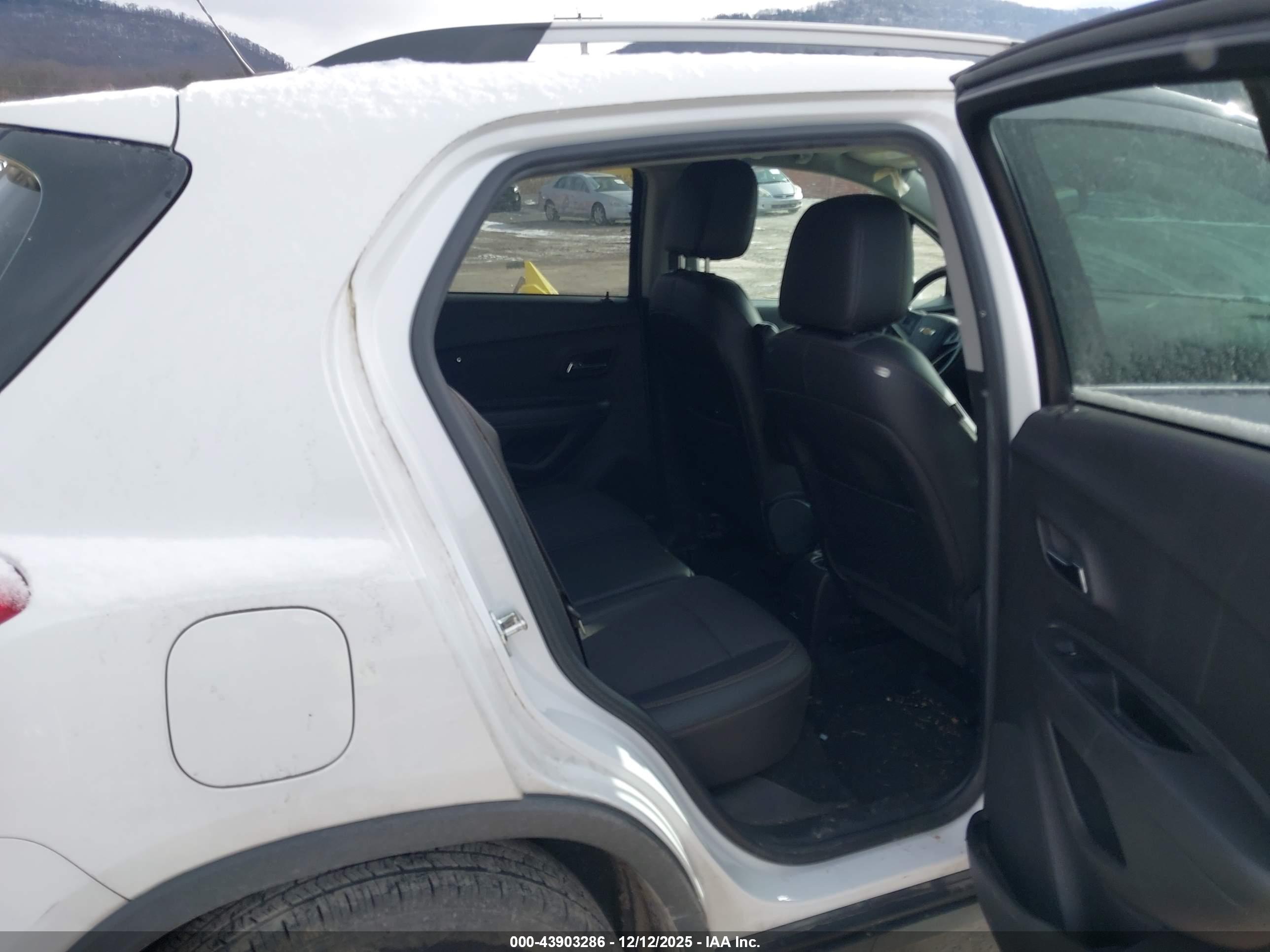CHEVROLET TRAX image 8