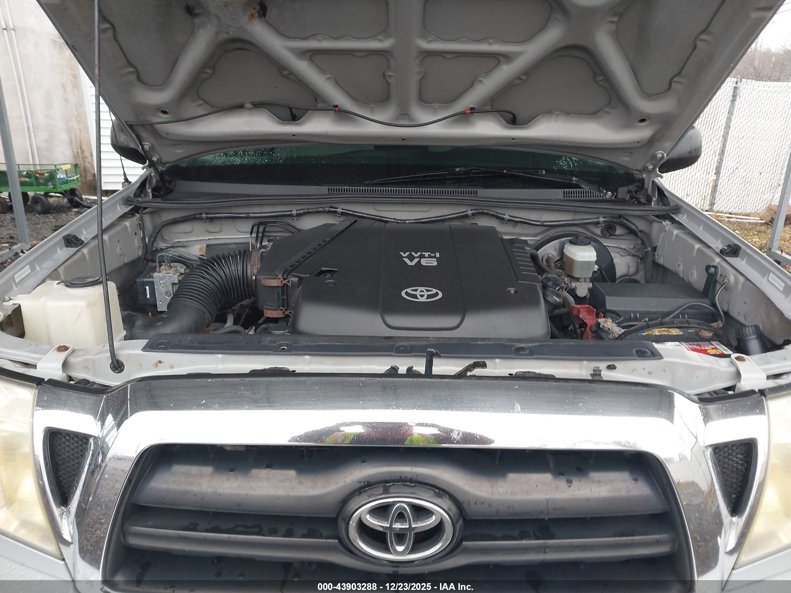 TOYOTA TACOMA image 10