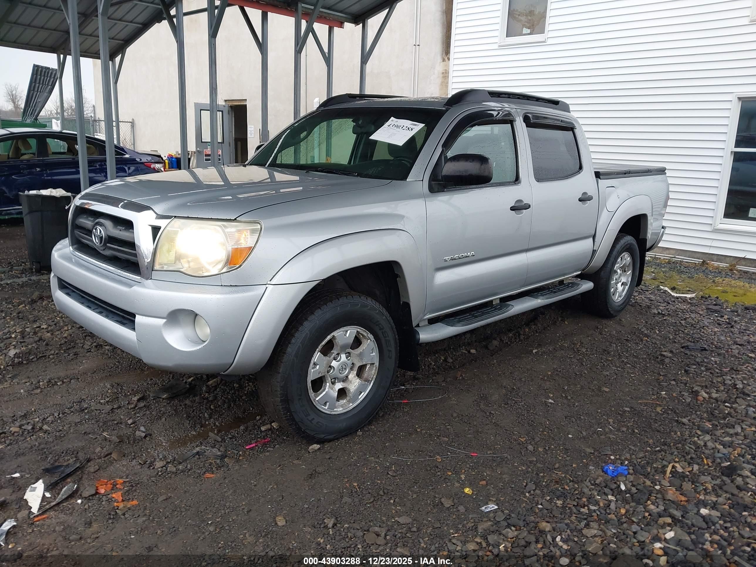 TOYOTA TACOMA image 2
