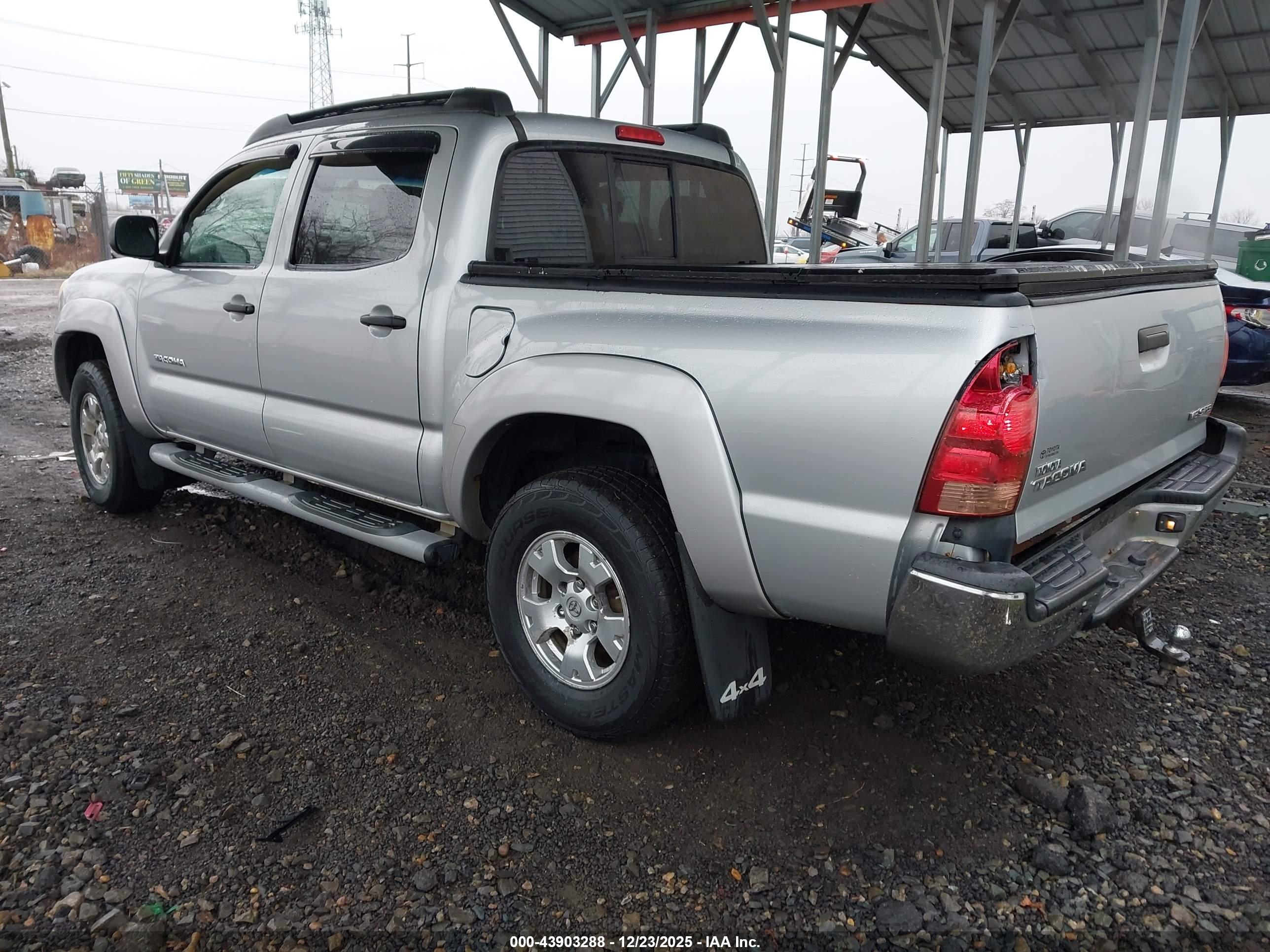 TOYOTA TACOMA image 3