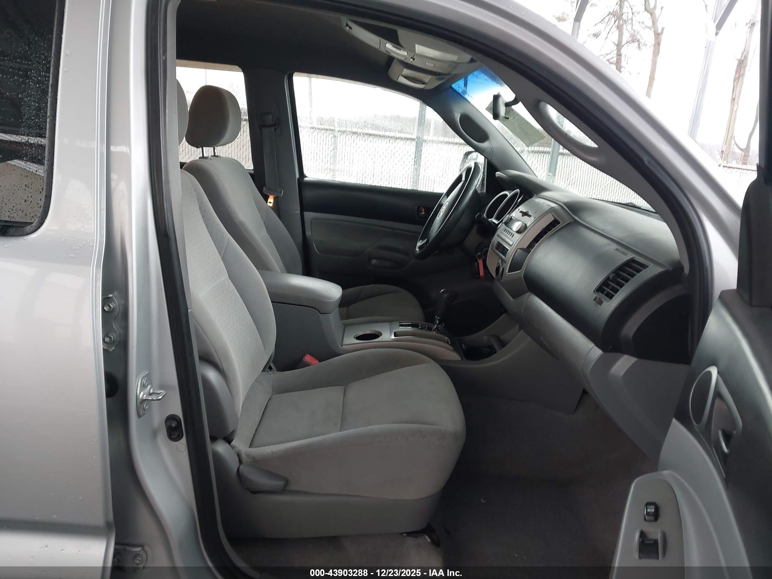 TOYOTA TACOMA image 5