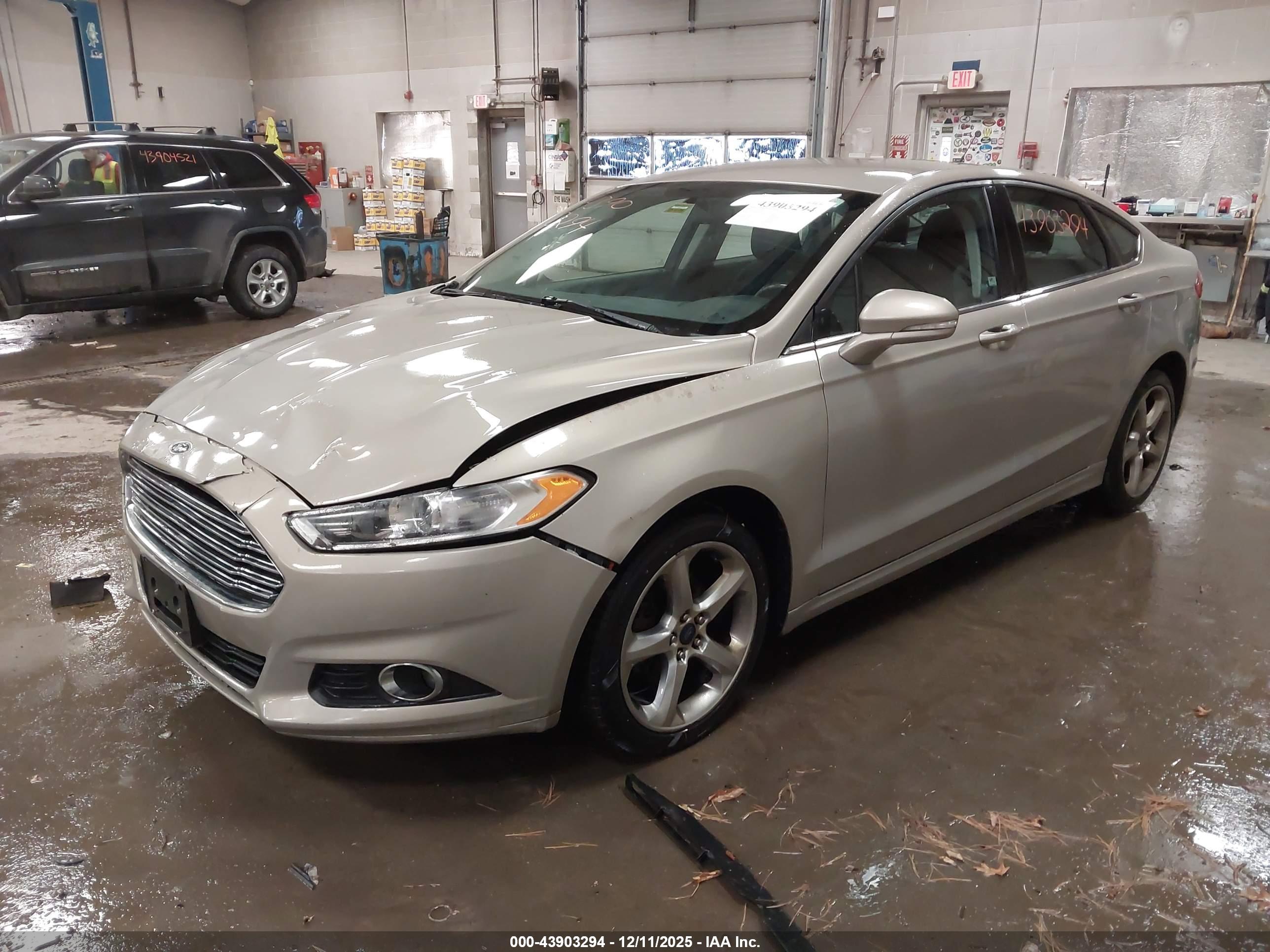 FORD FUSION image 2