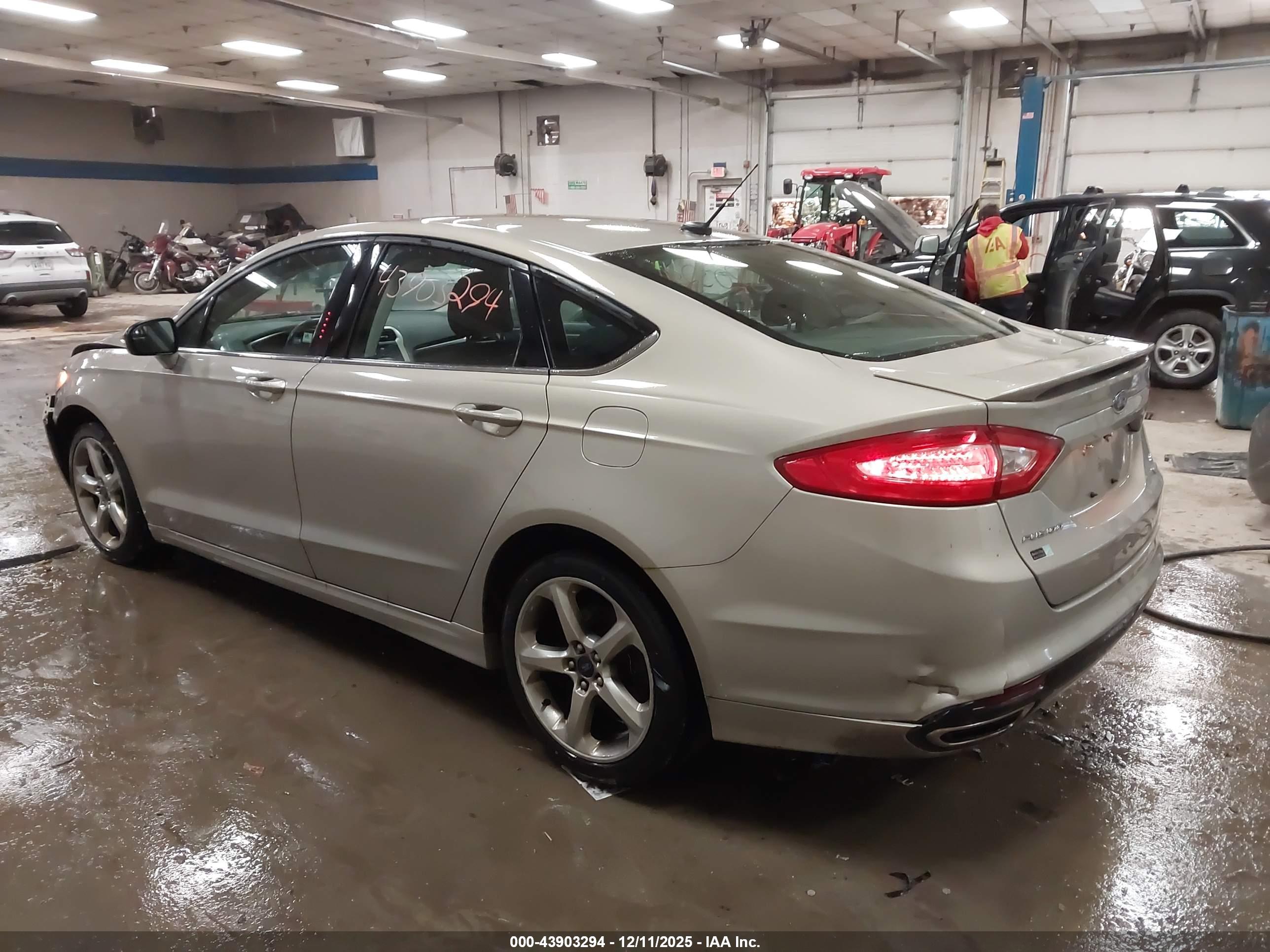 FORD FUSION image 3