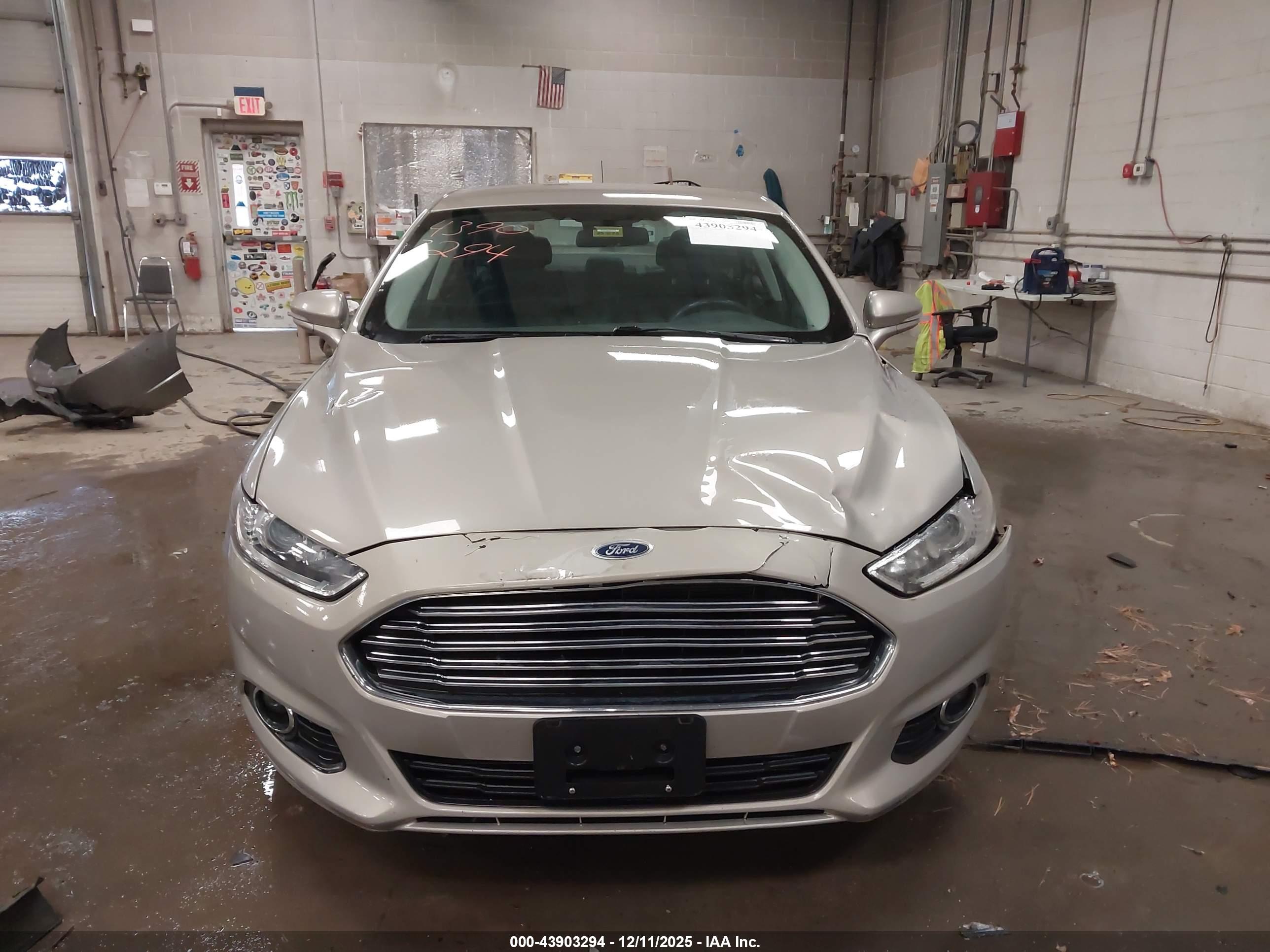 FORD FUSION image 6