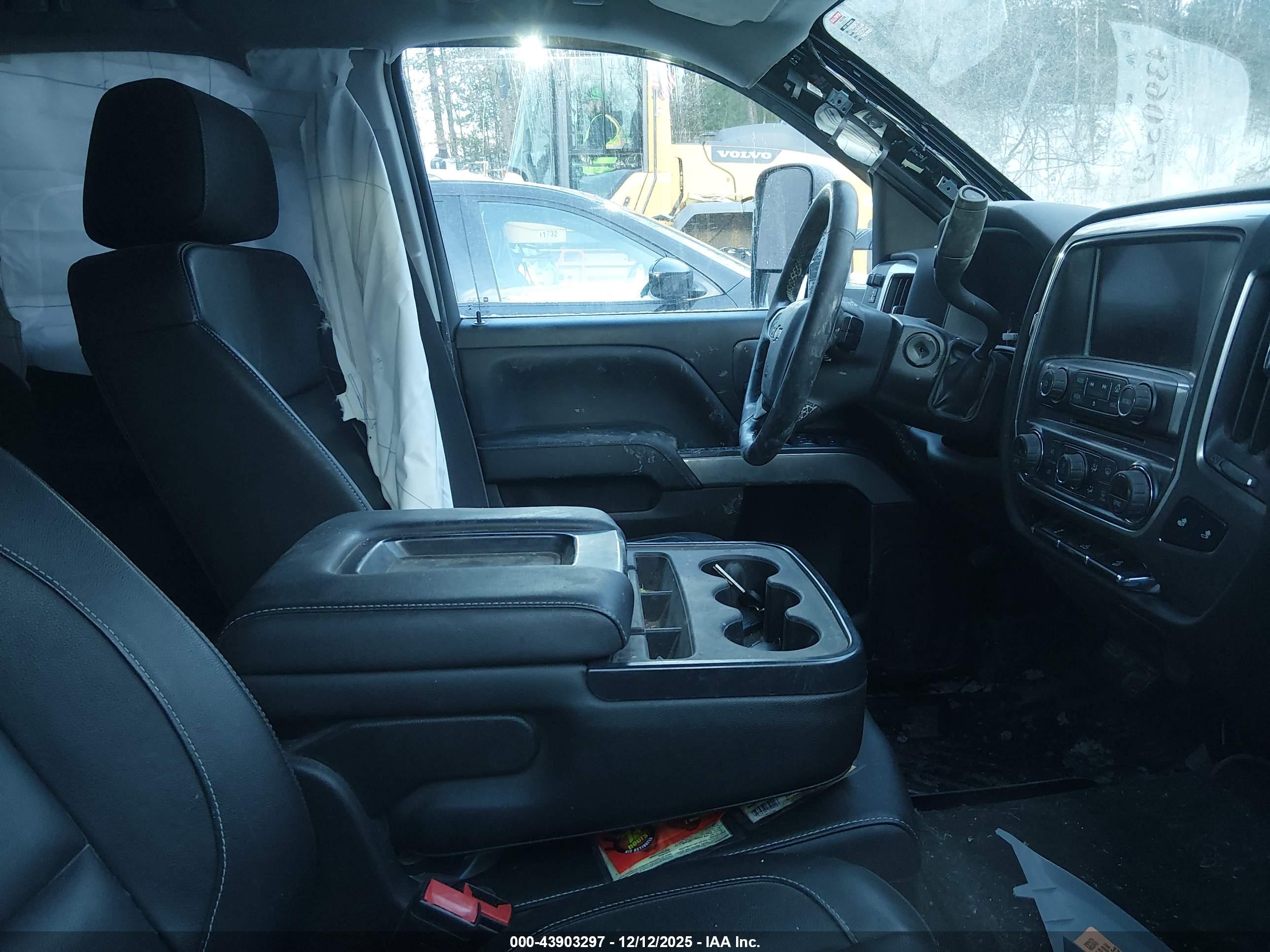 CHEVROLET SILVERADO image 5