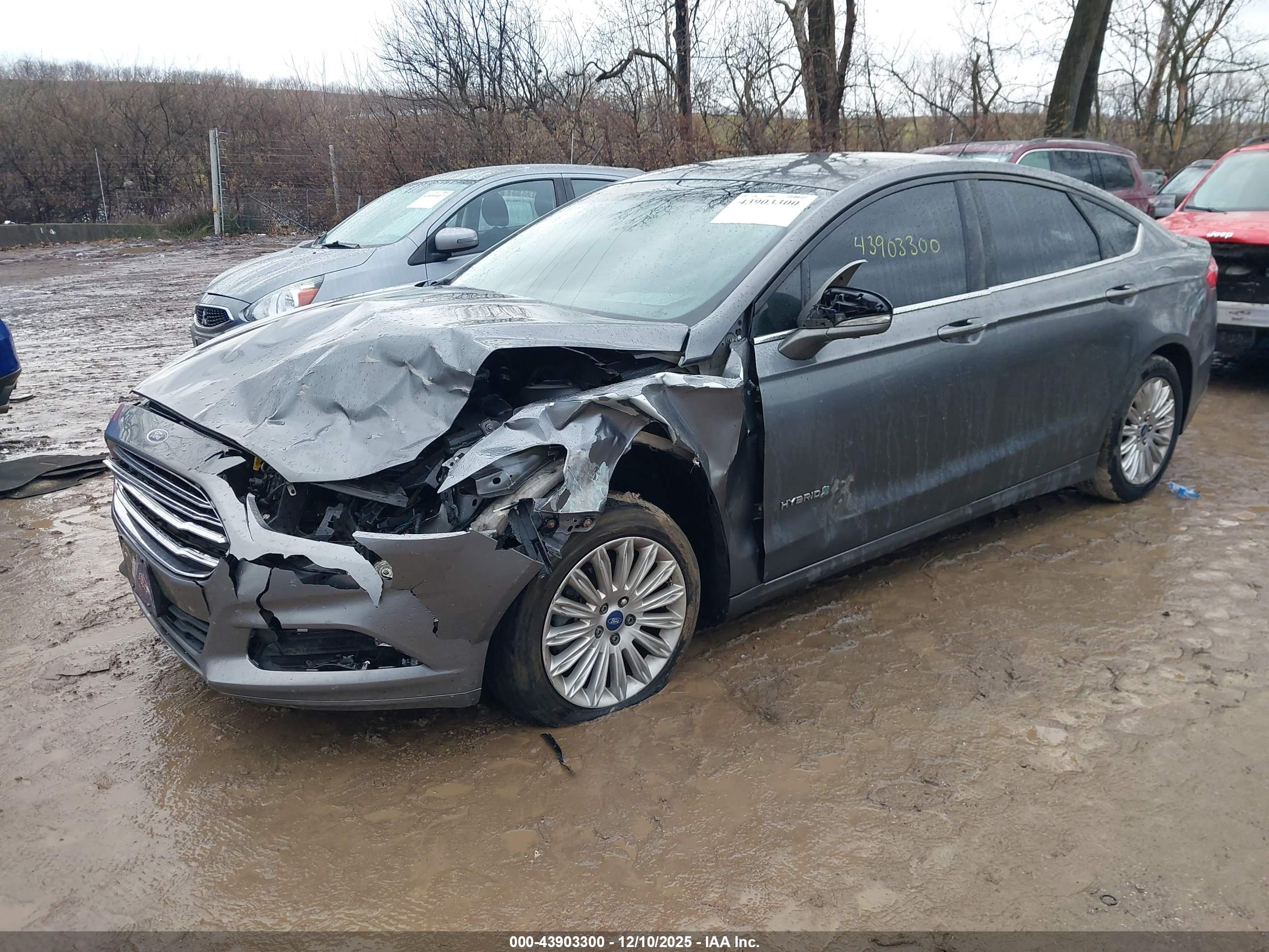 FORD FUSION image 2