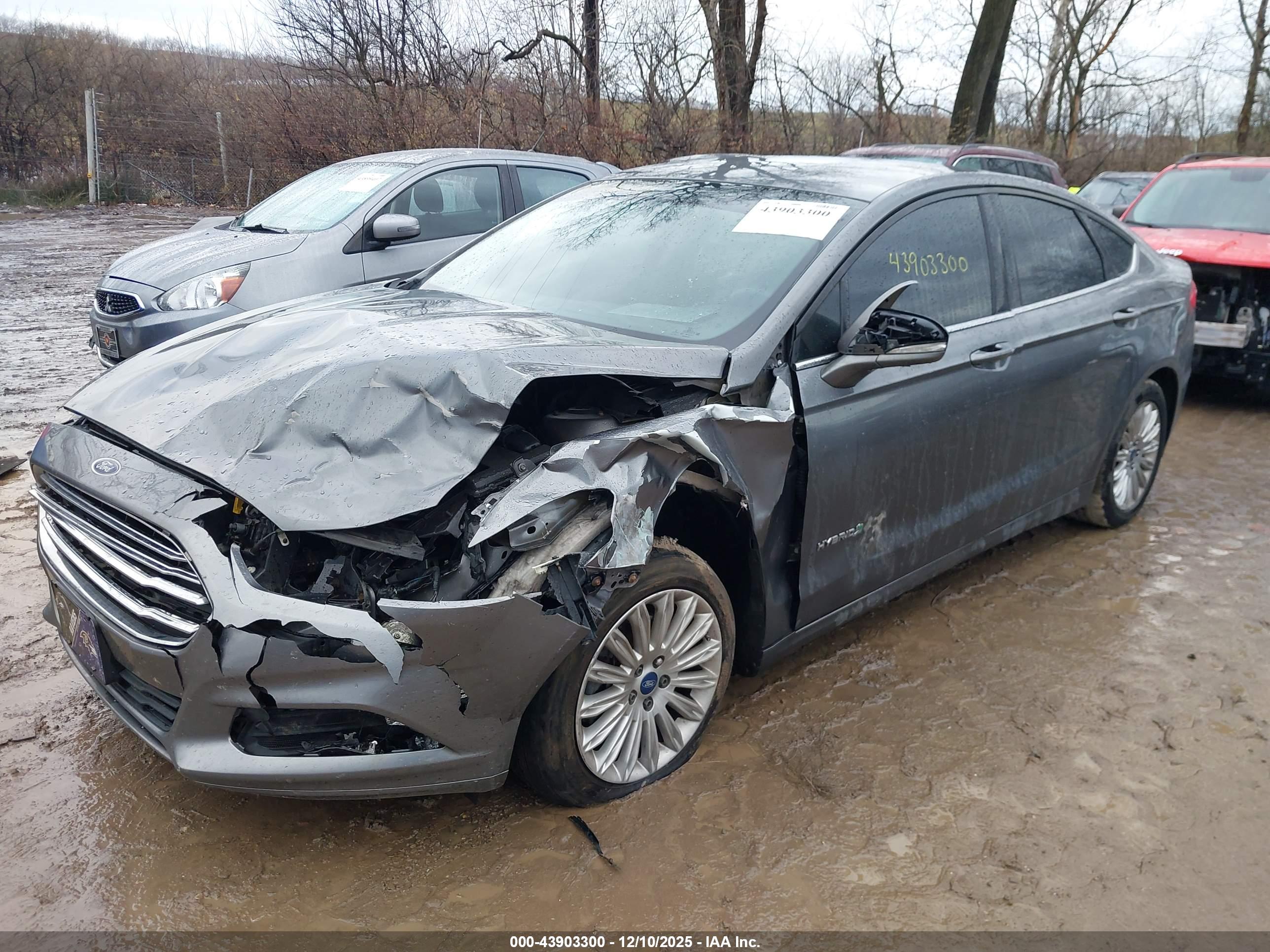 FORD FUSION image 6