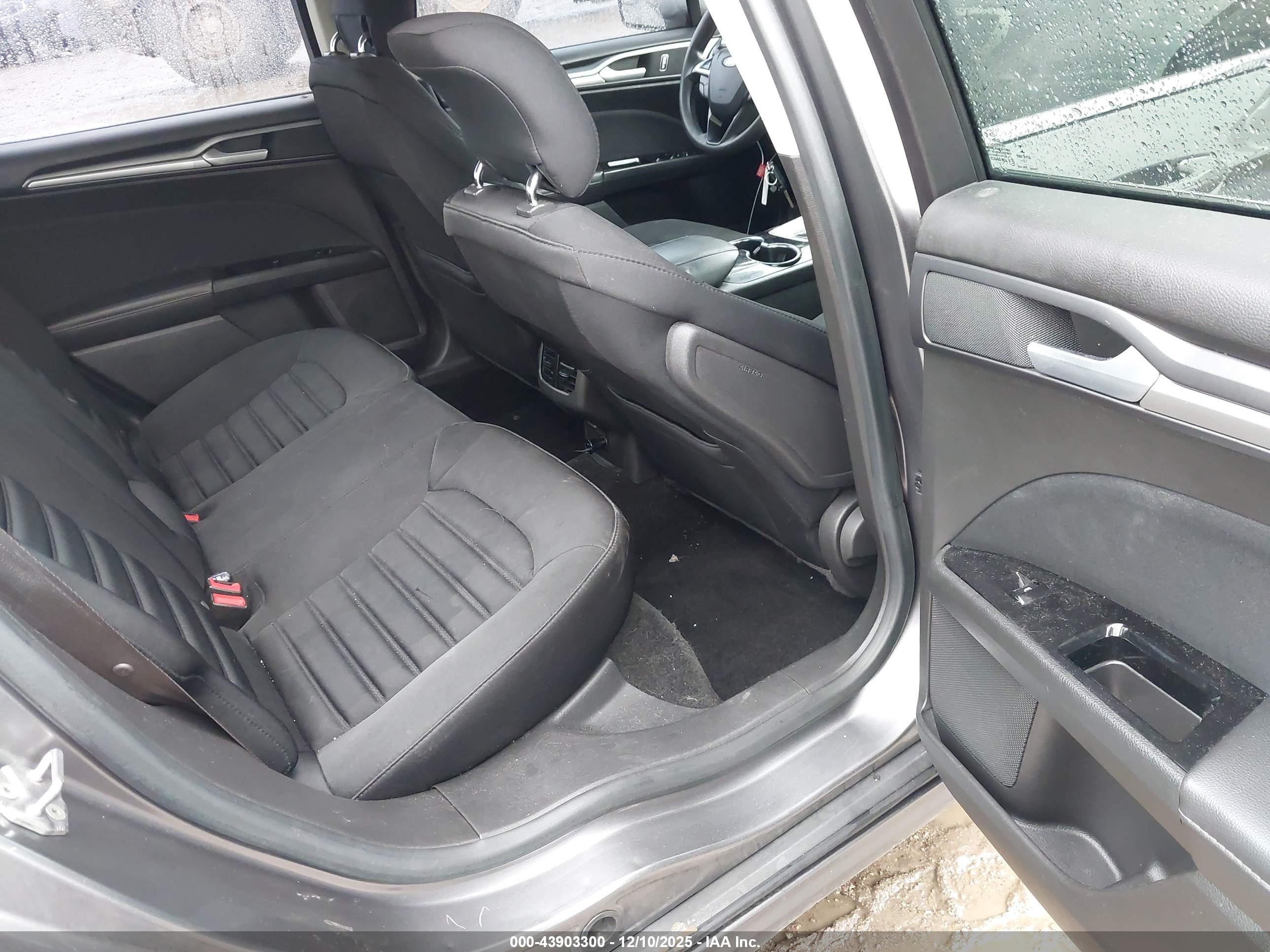 FORD FUSION image 8