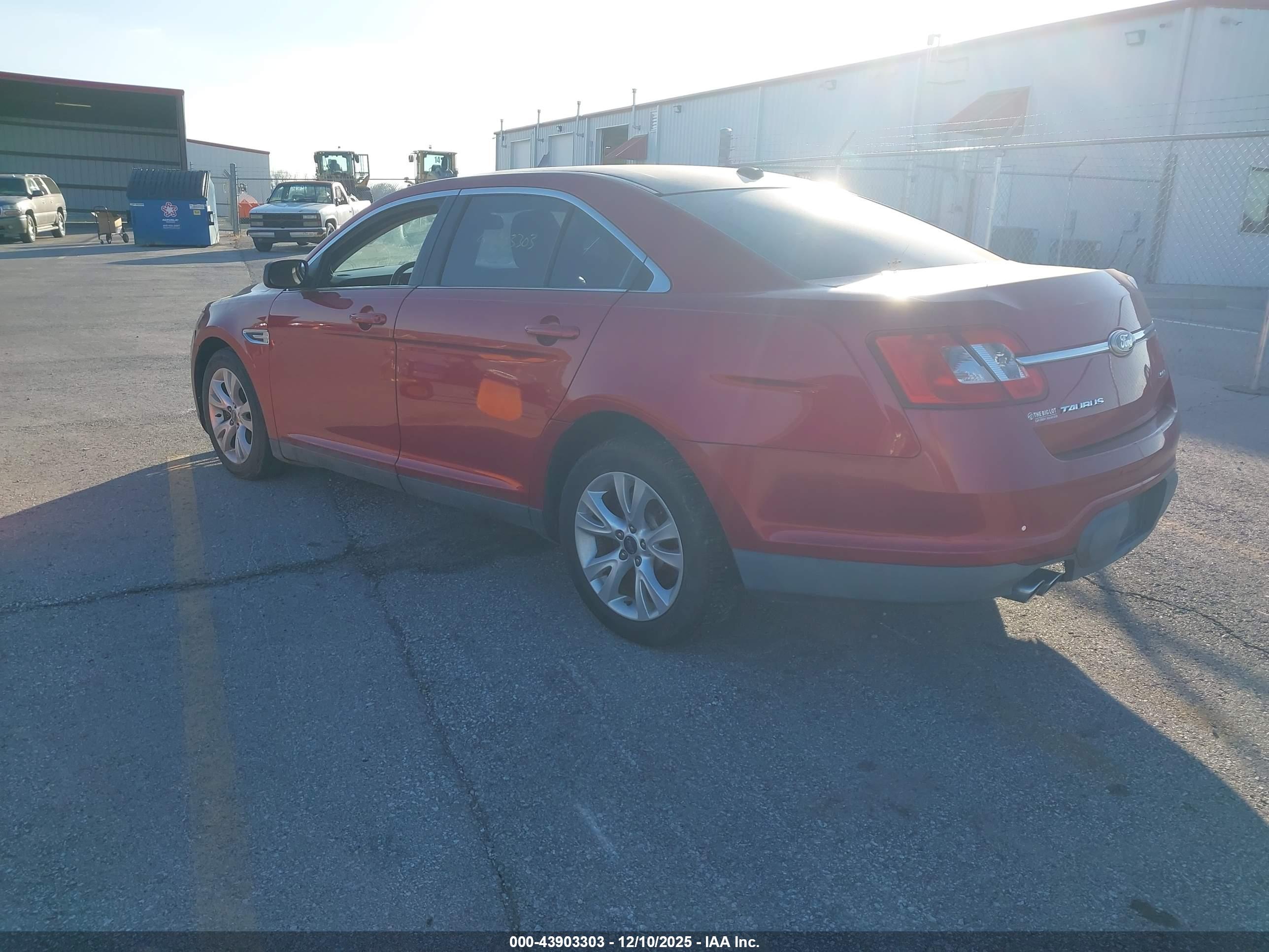 FORD TAURUS image 3