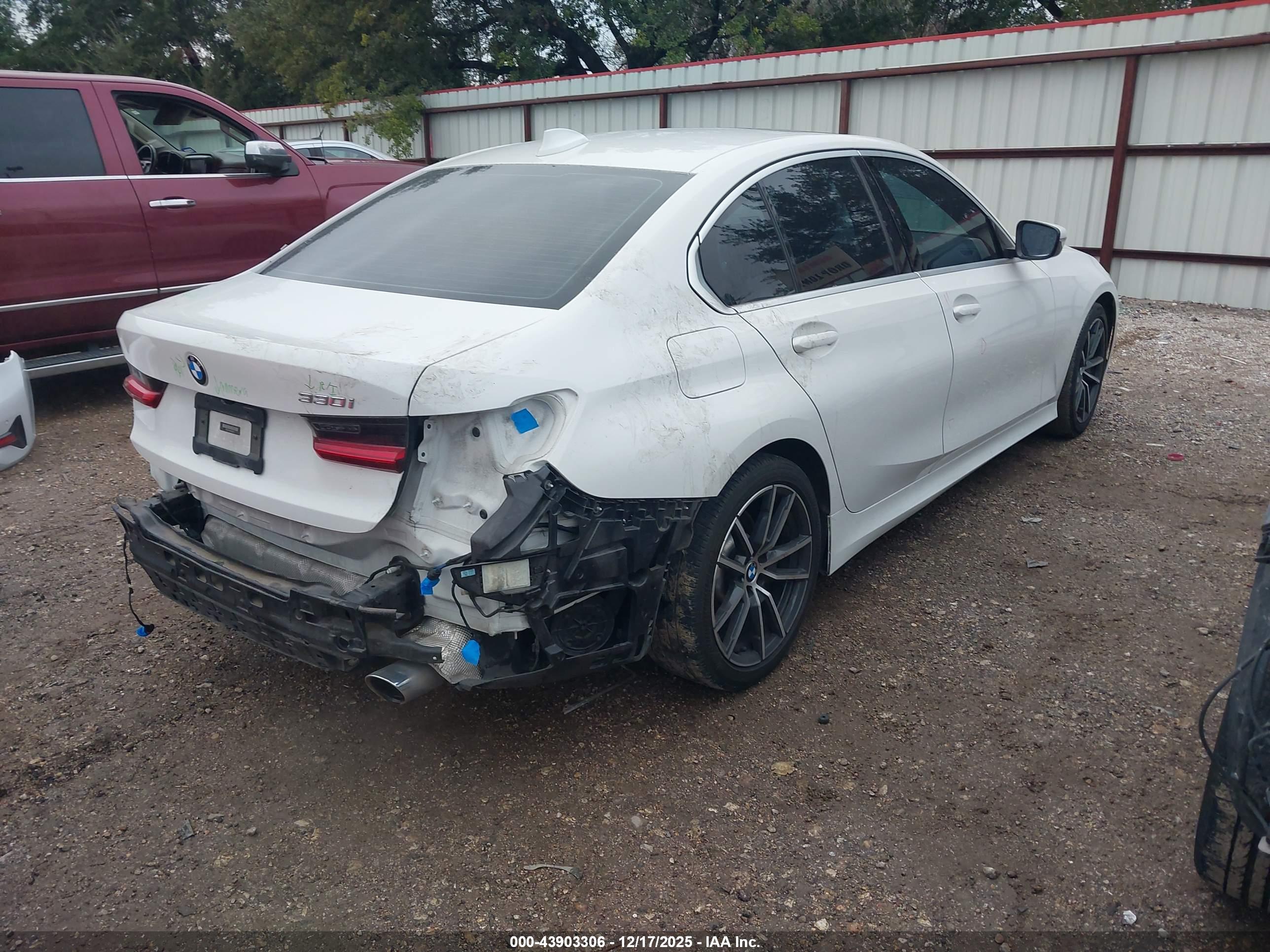 BMW 330I image 4