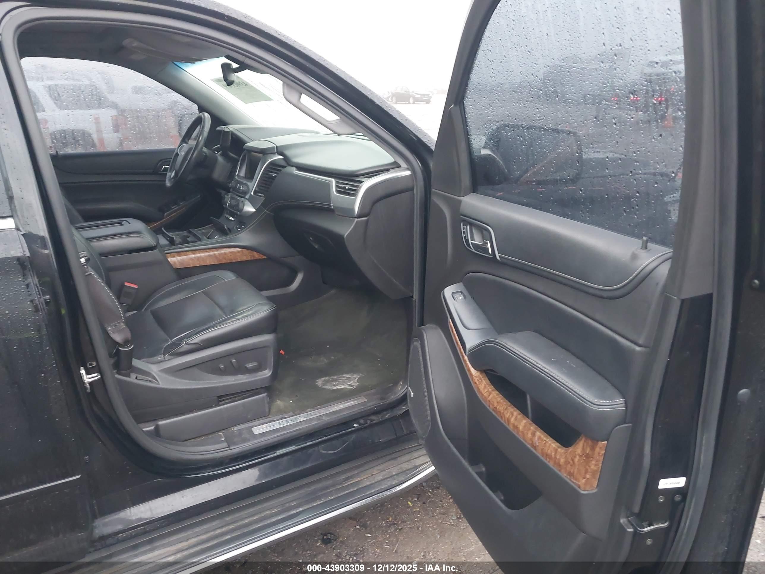 CHEVROLET TAHOE image 5