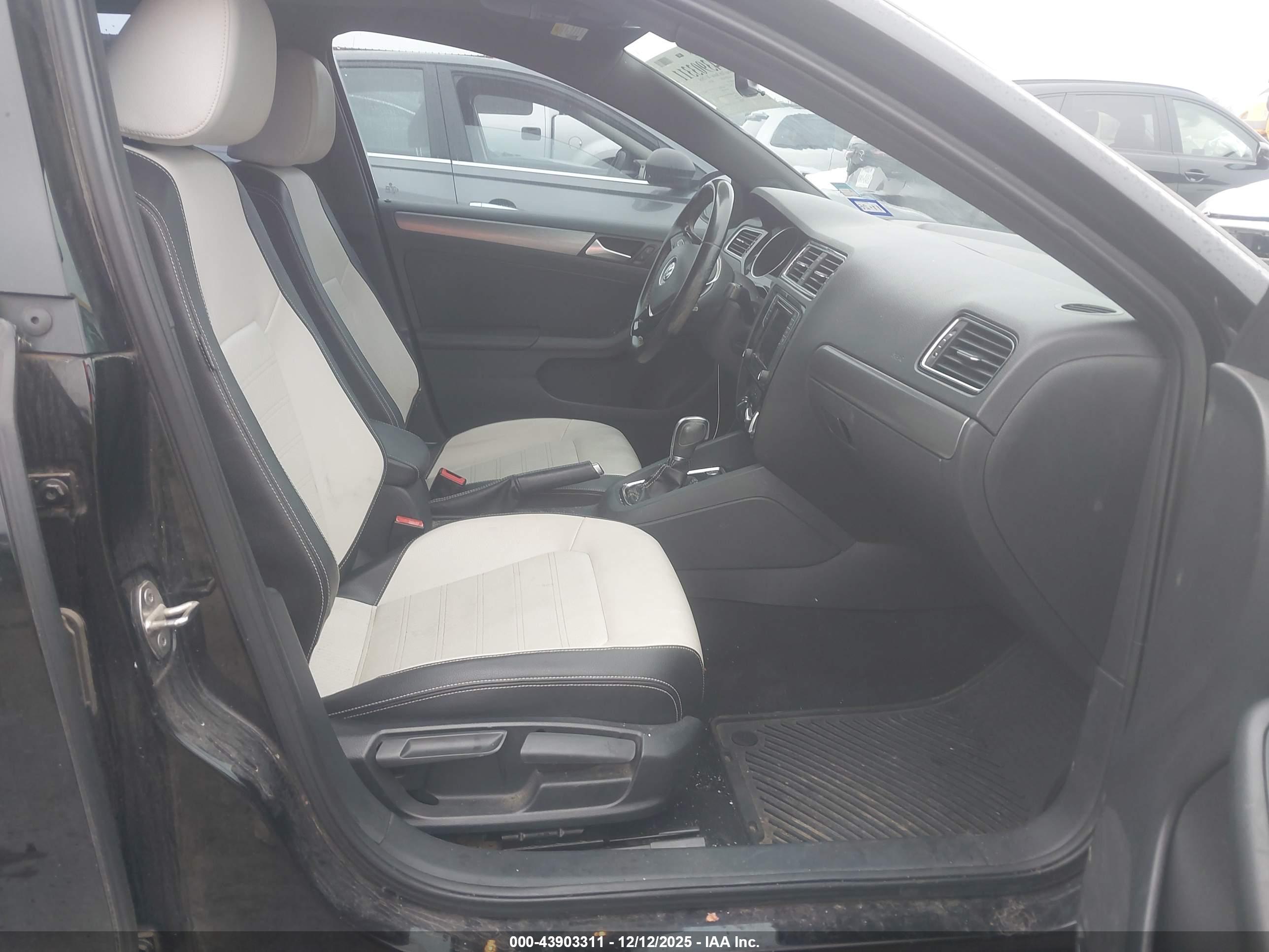 VOLKSWAGEN JETTA image 5