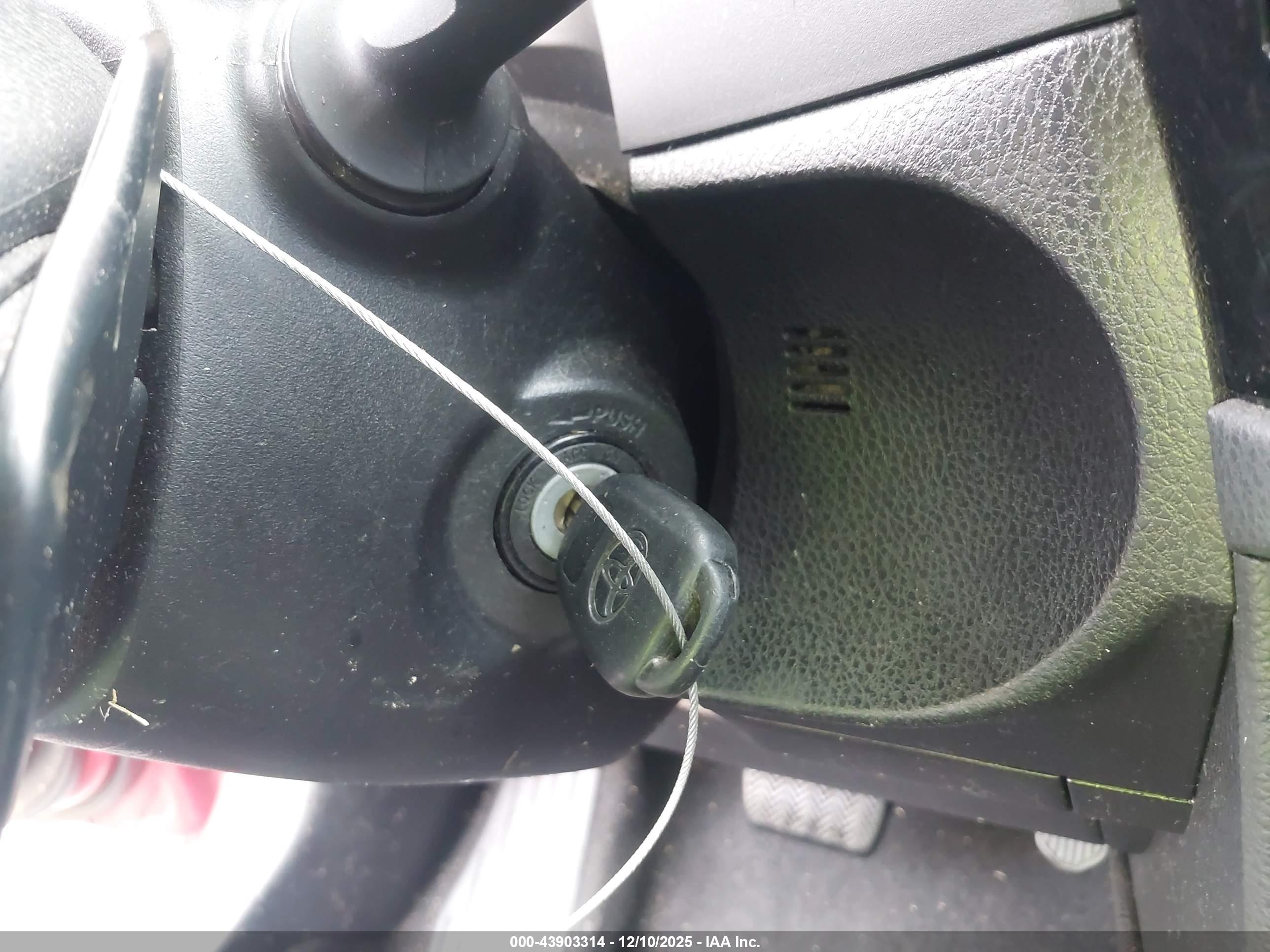TOYOTA COROLLA image 11