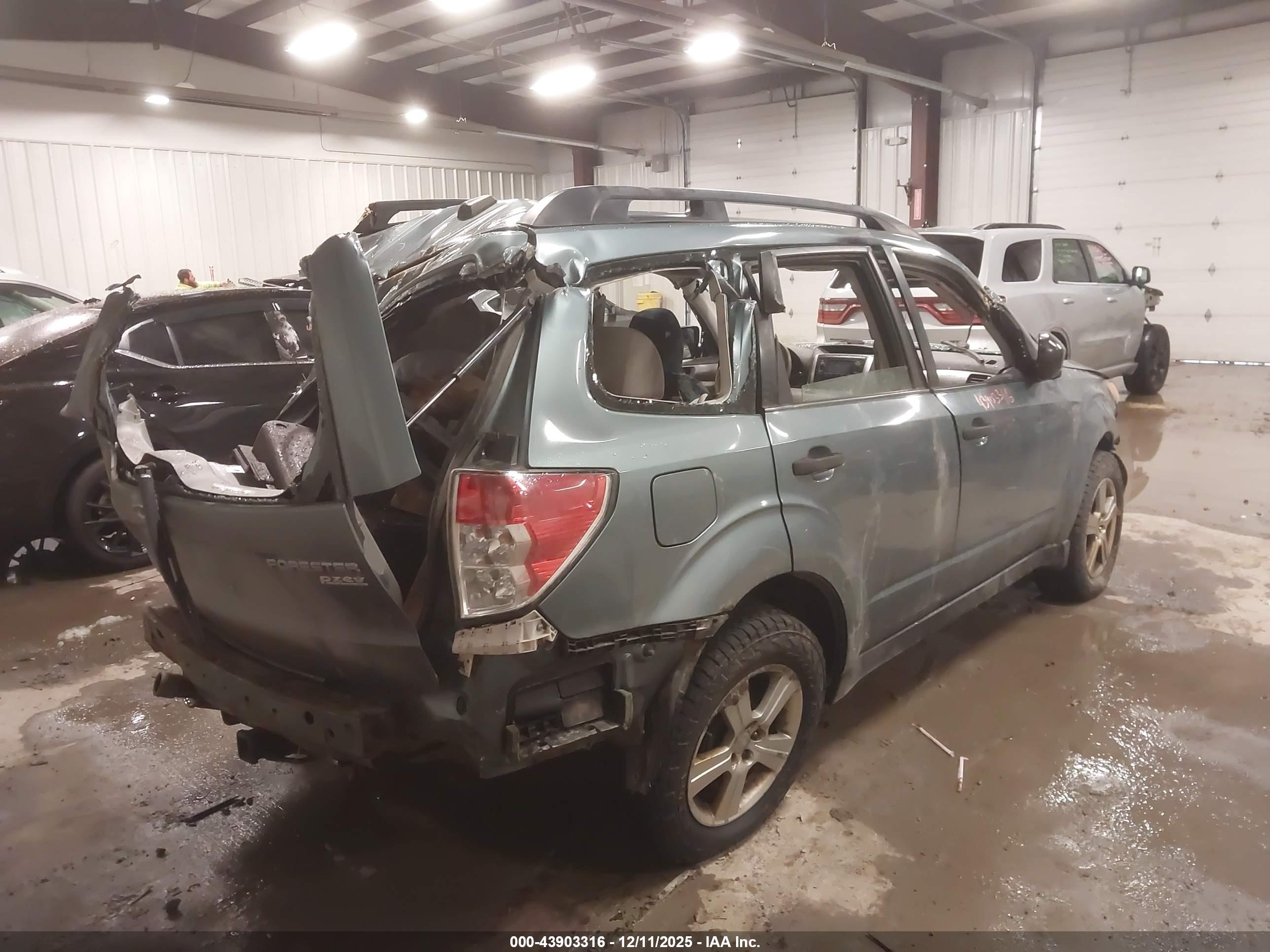 SUBARU FORESTER image 4