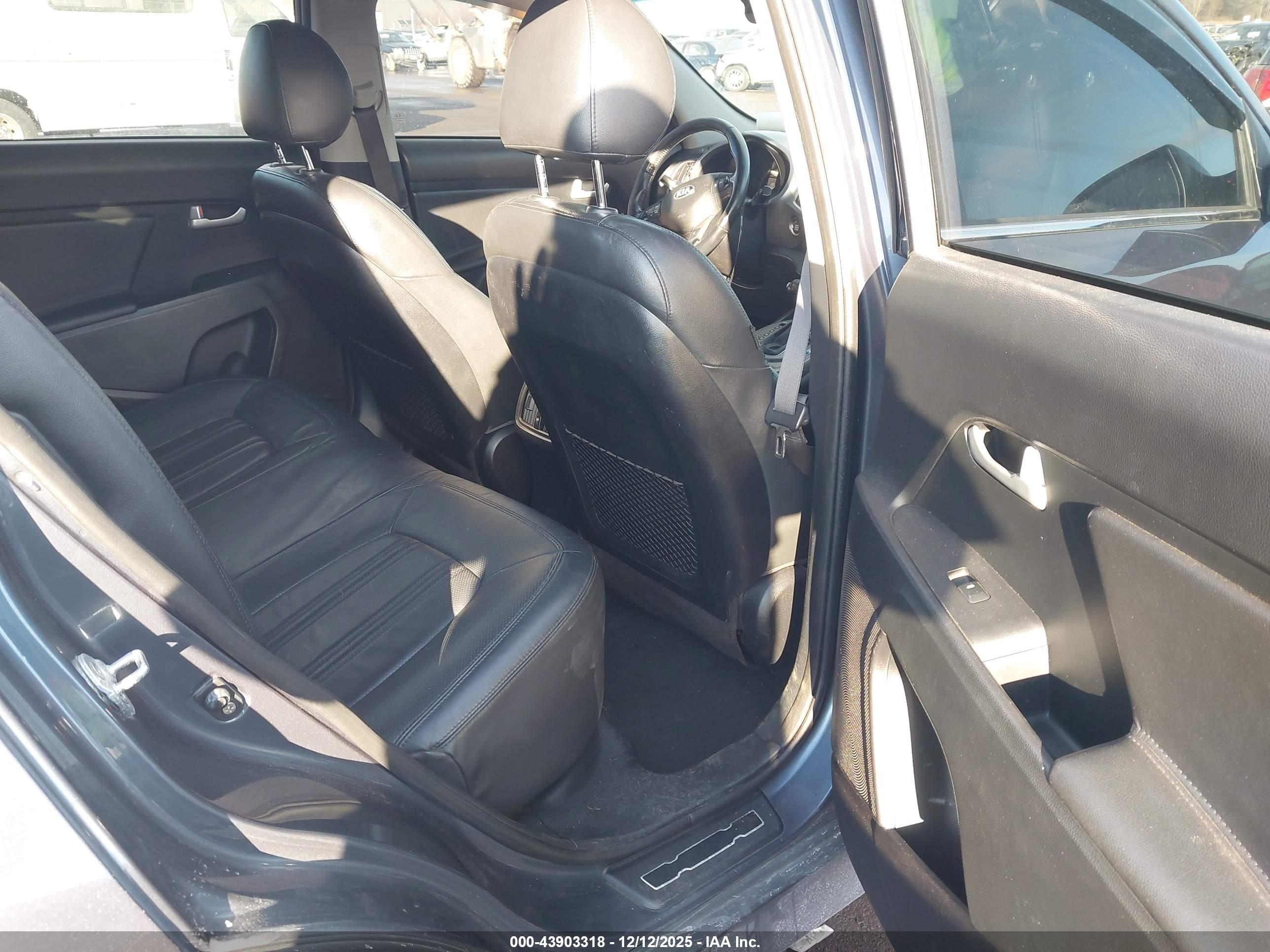 KIA SPORTAGE image 8