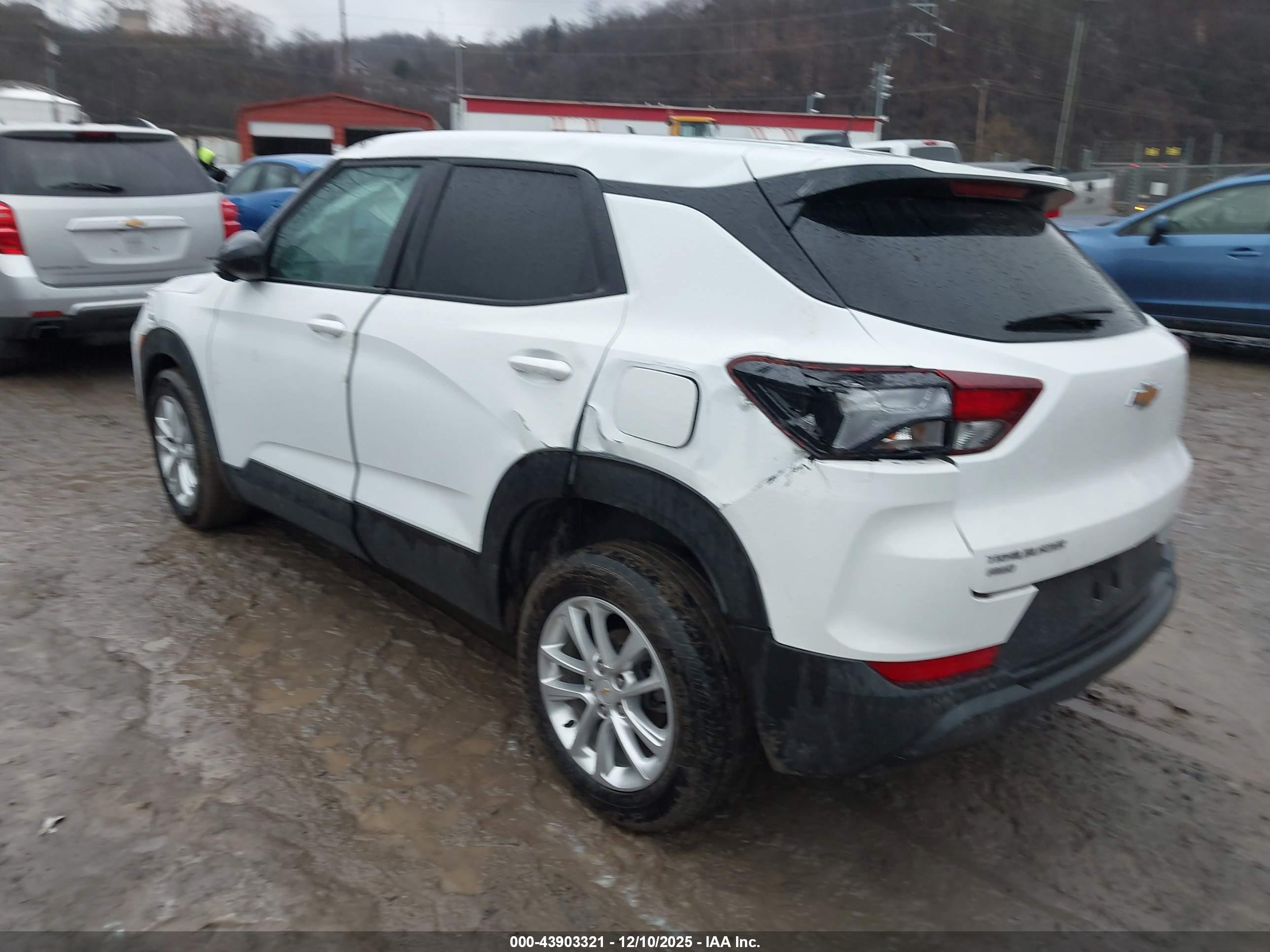 CHEVROLET TRAILBLAZER image 3