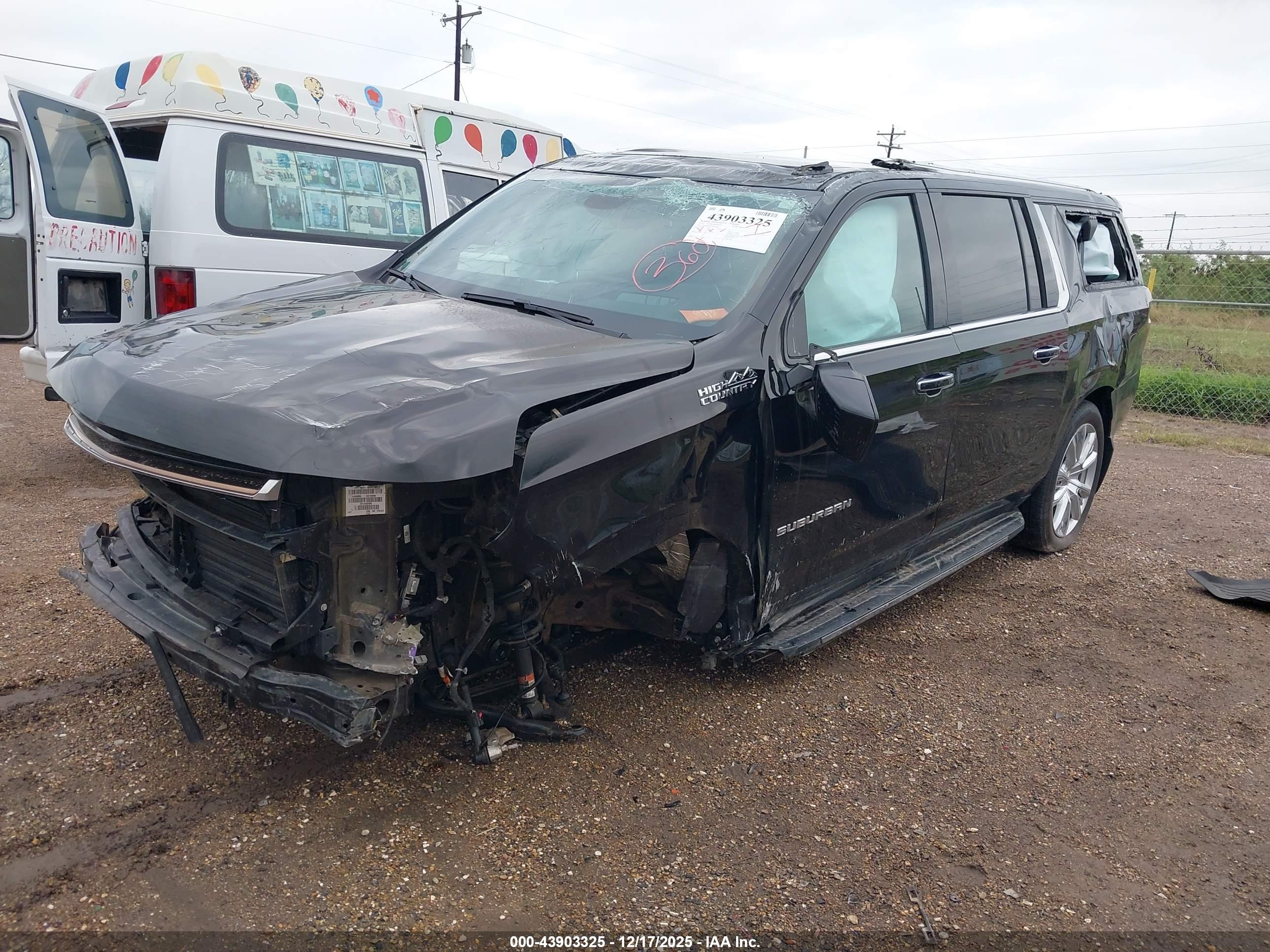 CHEVROLET SUBURBAN image 2