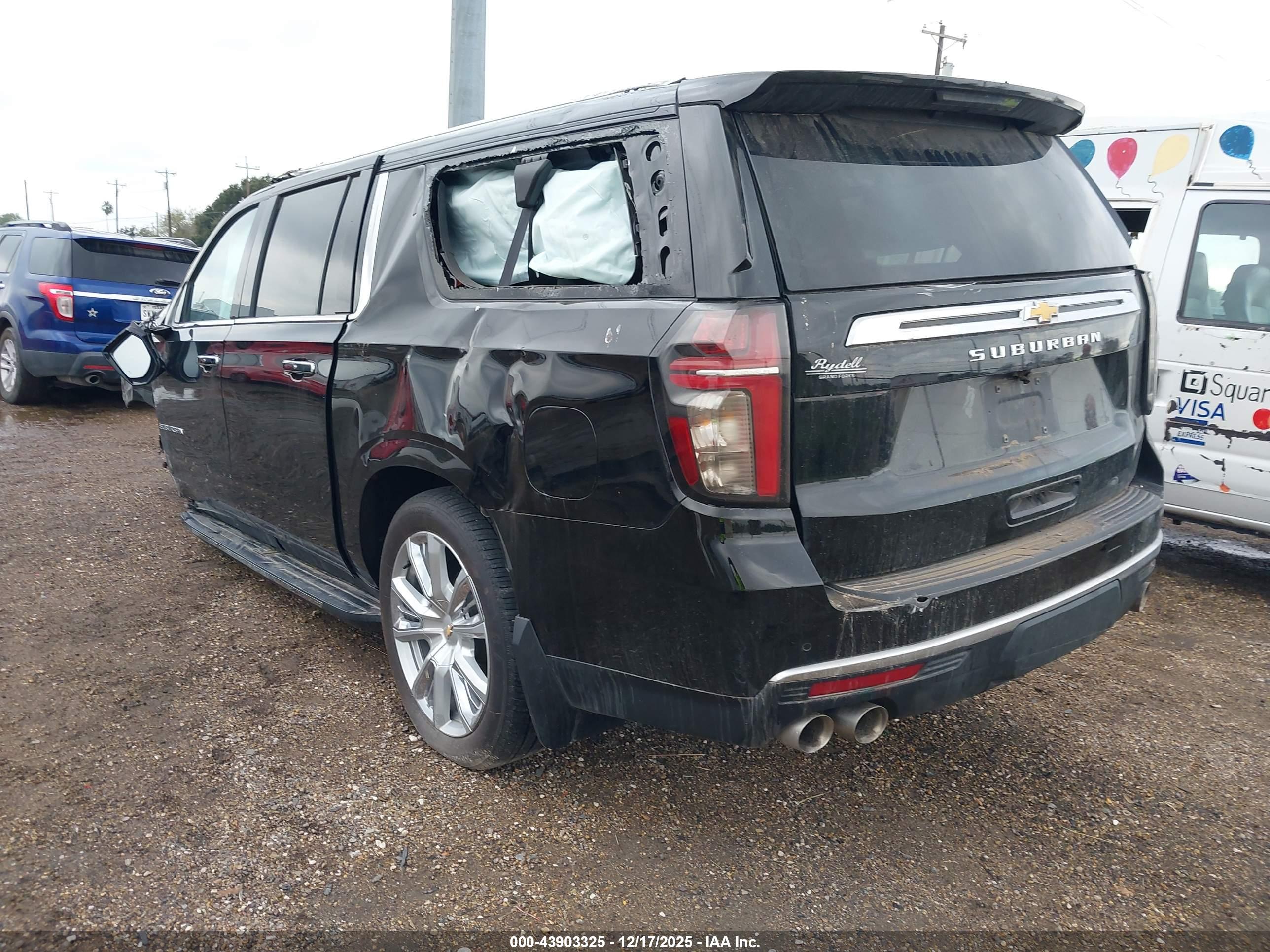 CHEVROLET SUBURBAN image 3