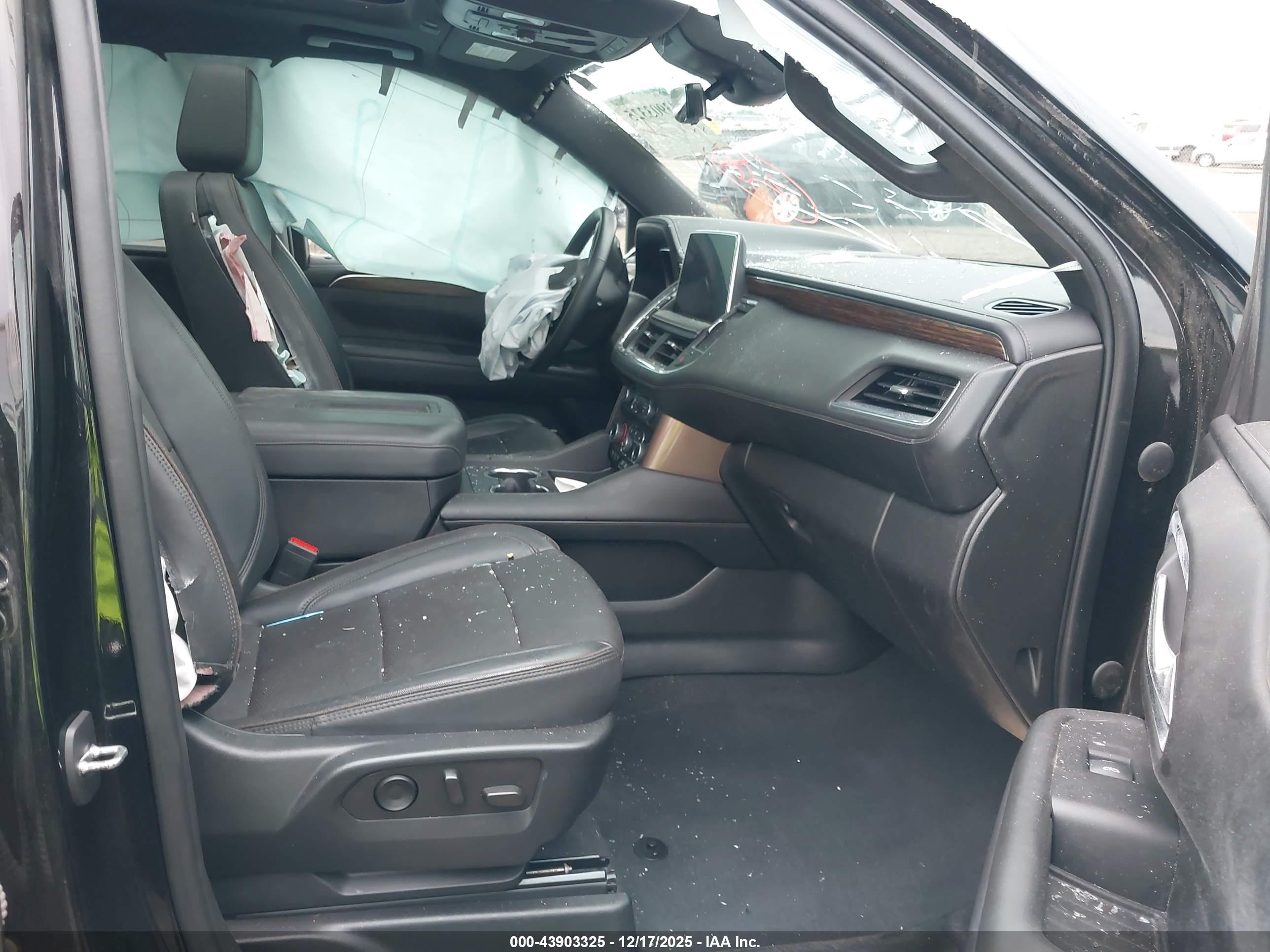 CHEVROLET SUBURBAN image 5