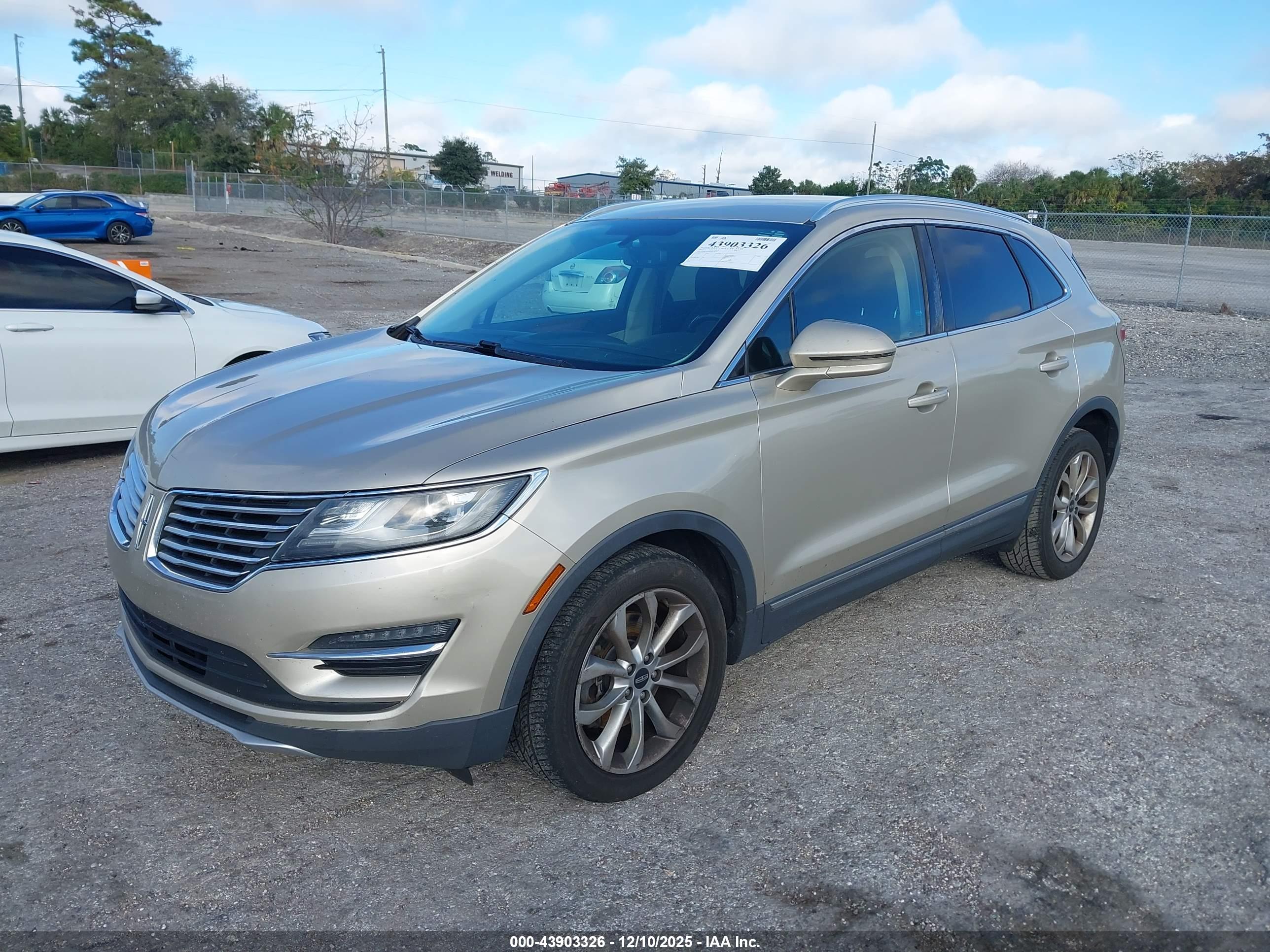 LINCOLN MKC image 2