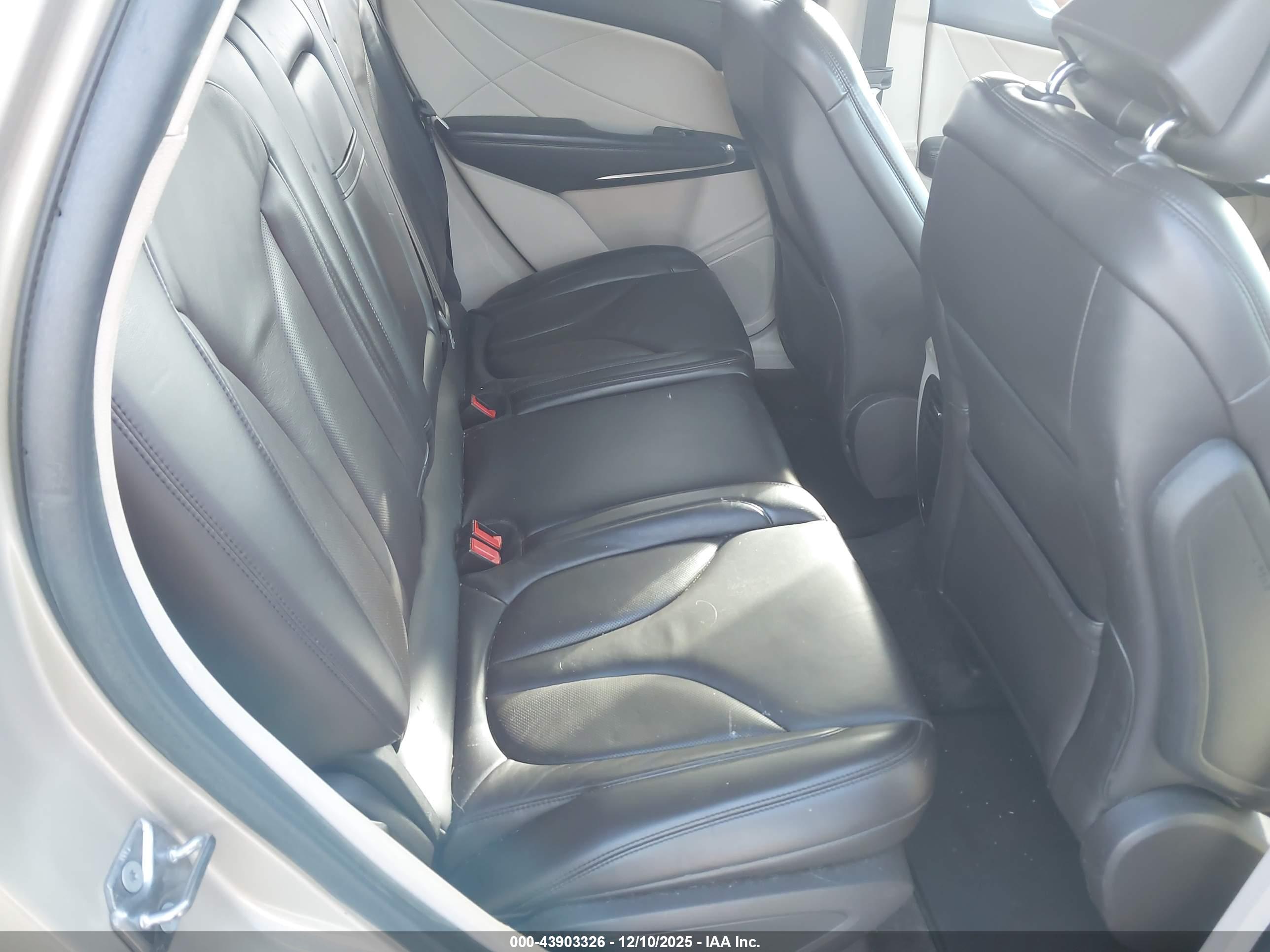 LINCOLN MKC image 8